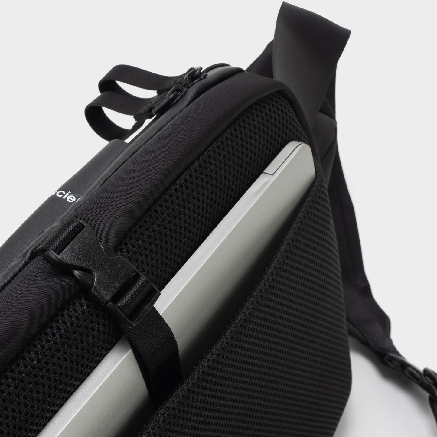 Cote&Ciel Isarau L Sleek Black in farbe black