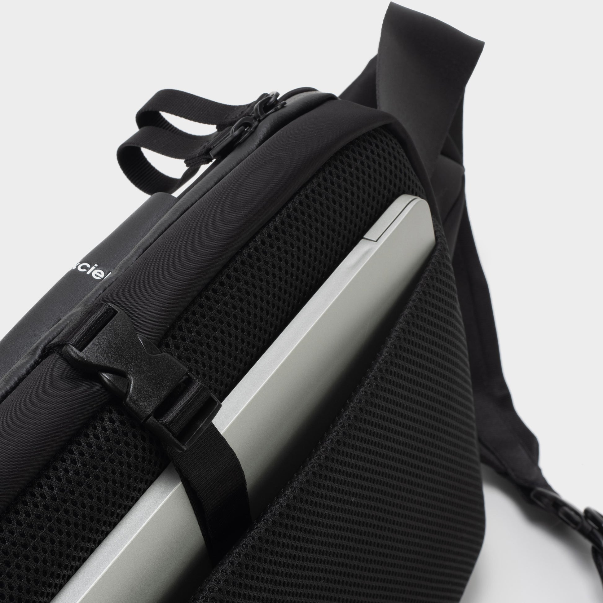 Cote&Ciel Isarau L Sleek Black in farbe black