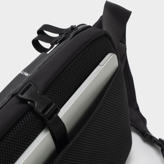 Isarau L Sleek Black