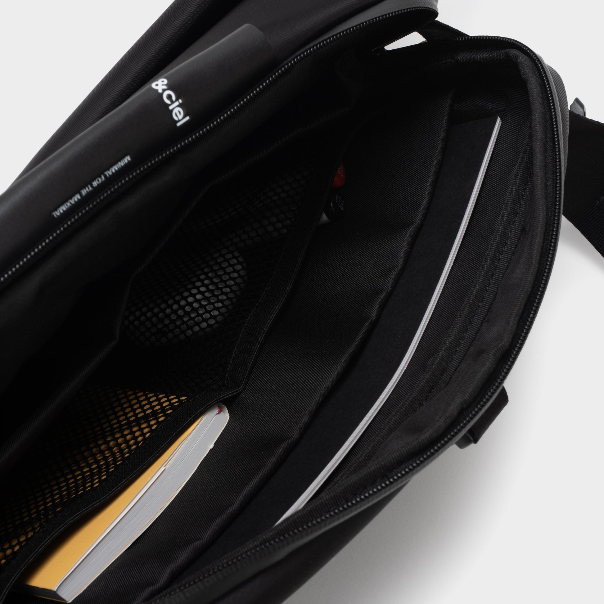 Cote&Ciel Isarau L Sleek Black in farbe black