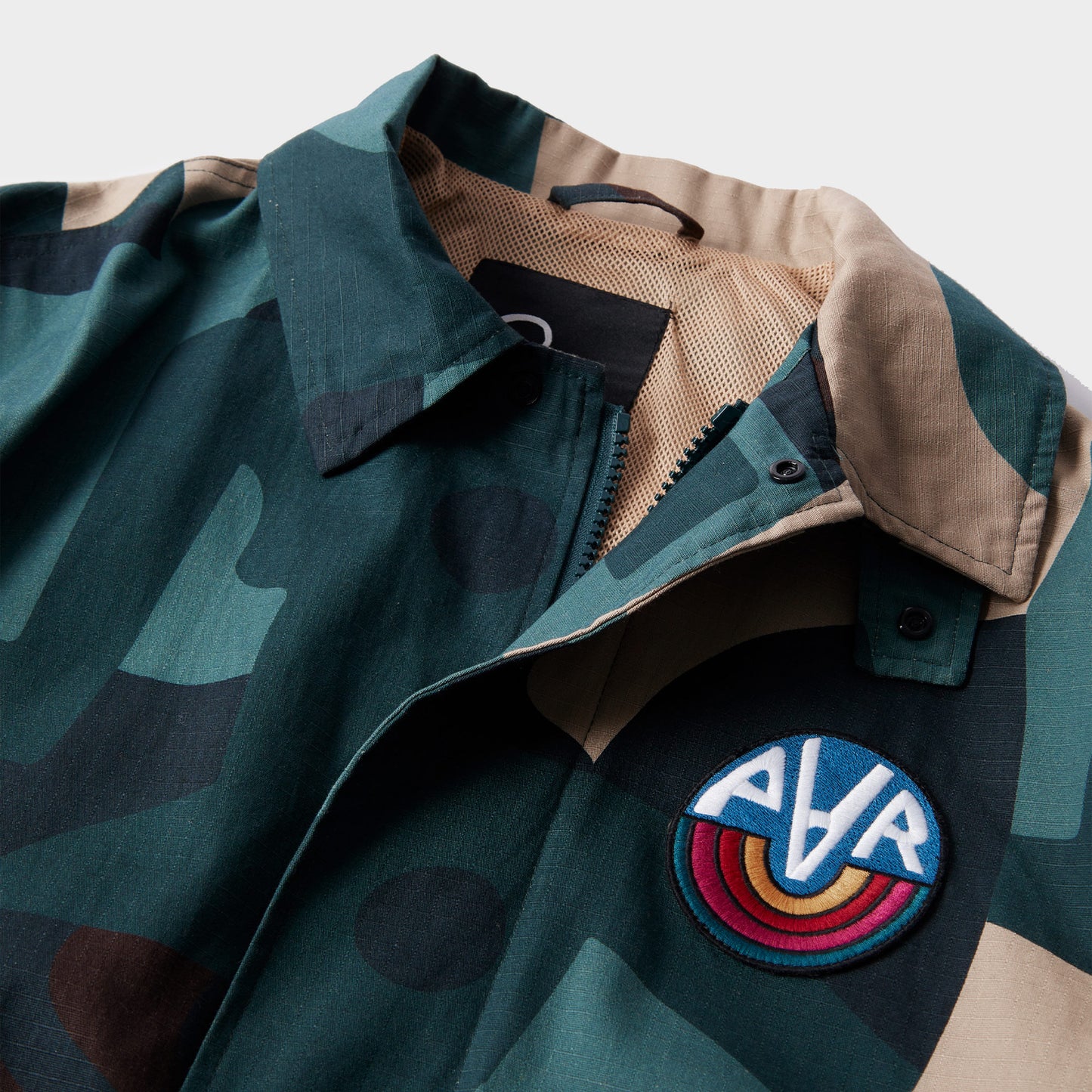 byParra Distorted Camo Jacket in der Farbe green