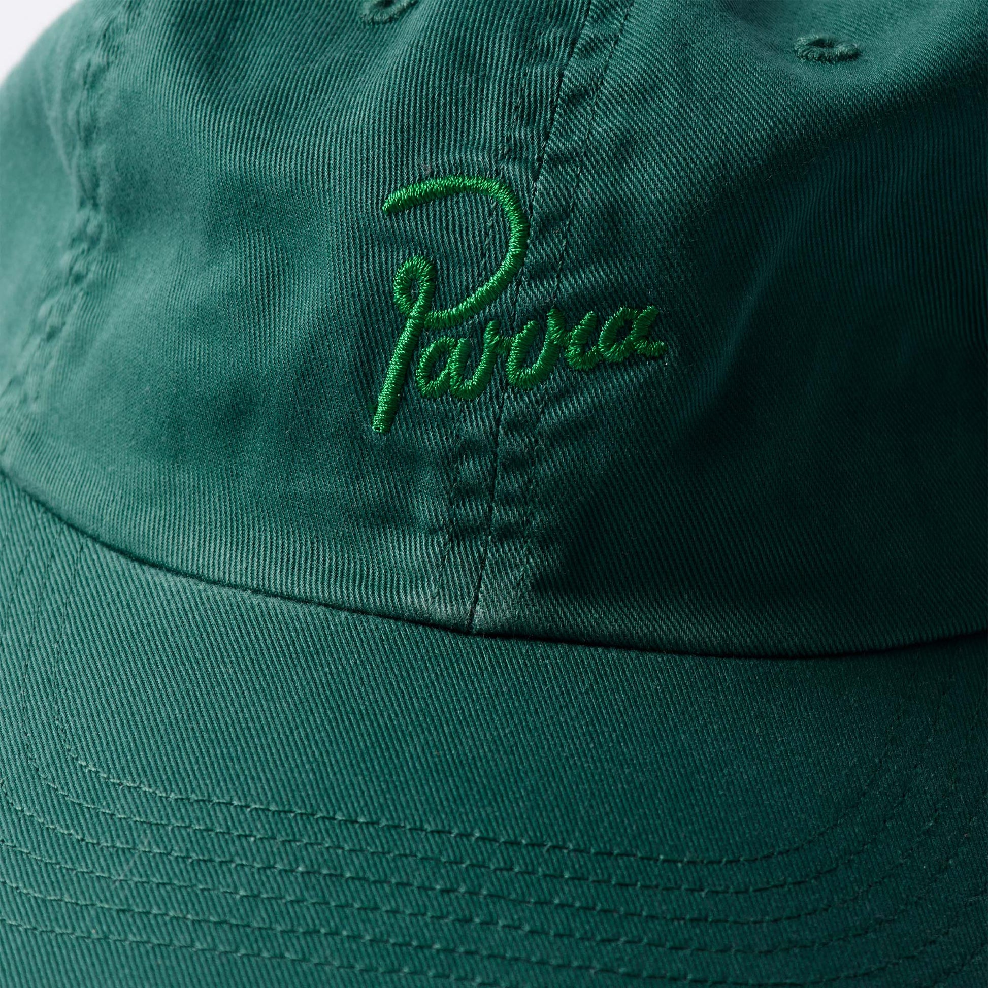 byParra Script Logo 6 Panel Hat in der Farbe castleton_green
