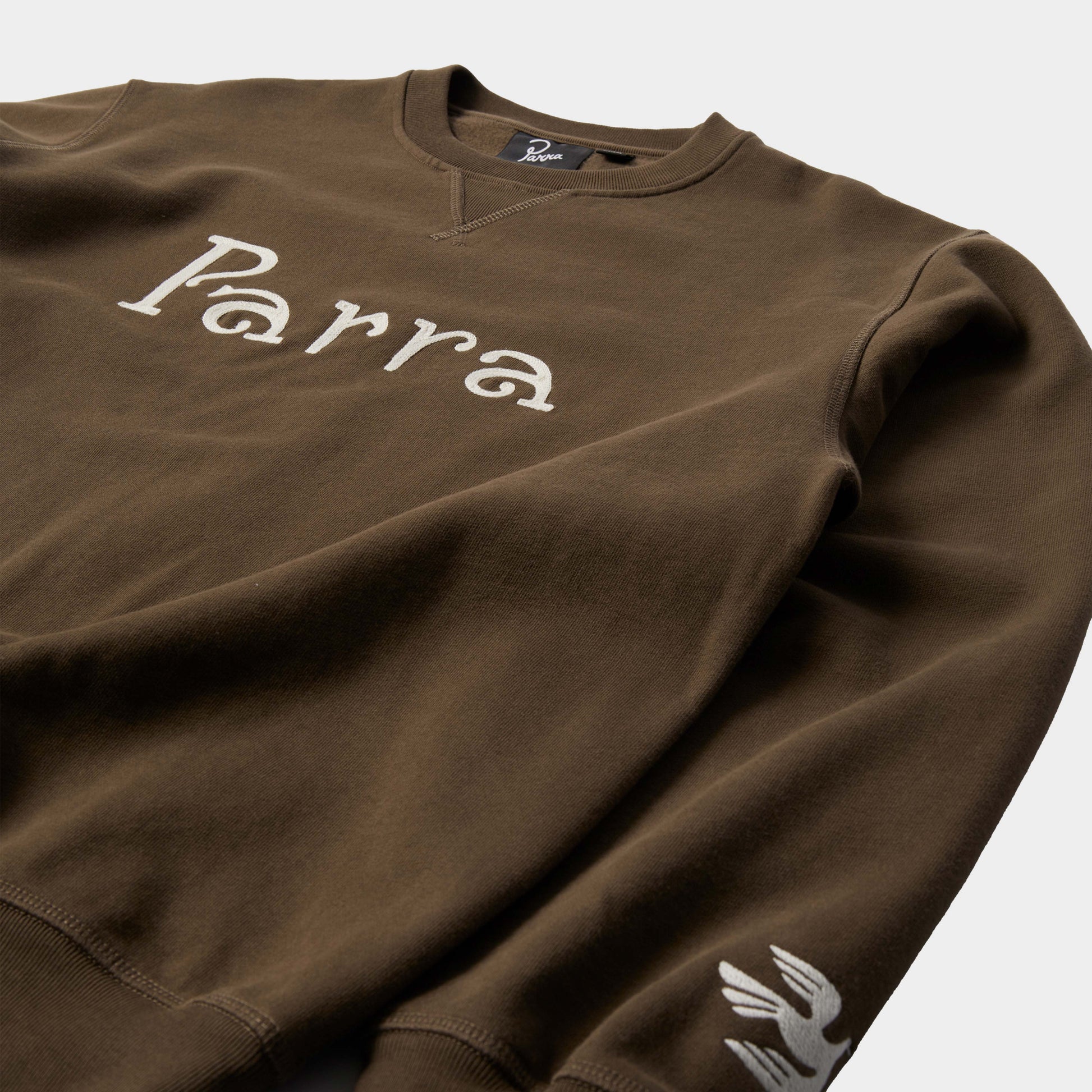 by Parra Weird Trad Logo Crew Neck Sweatshirt in Farbe brown