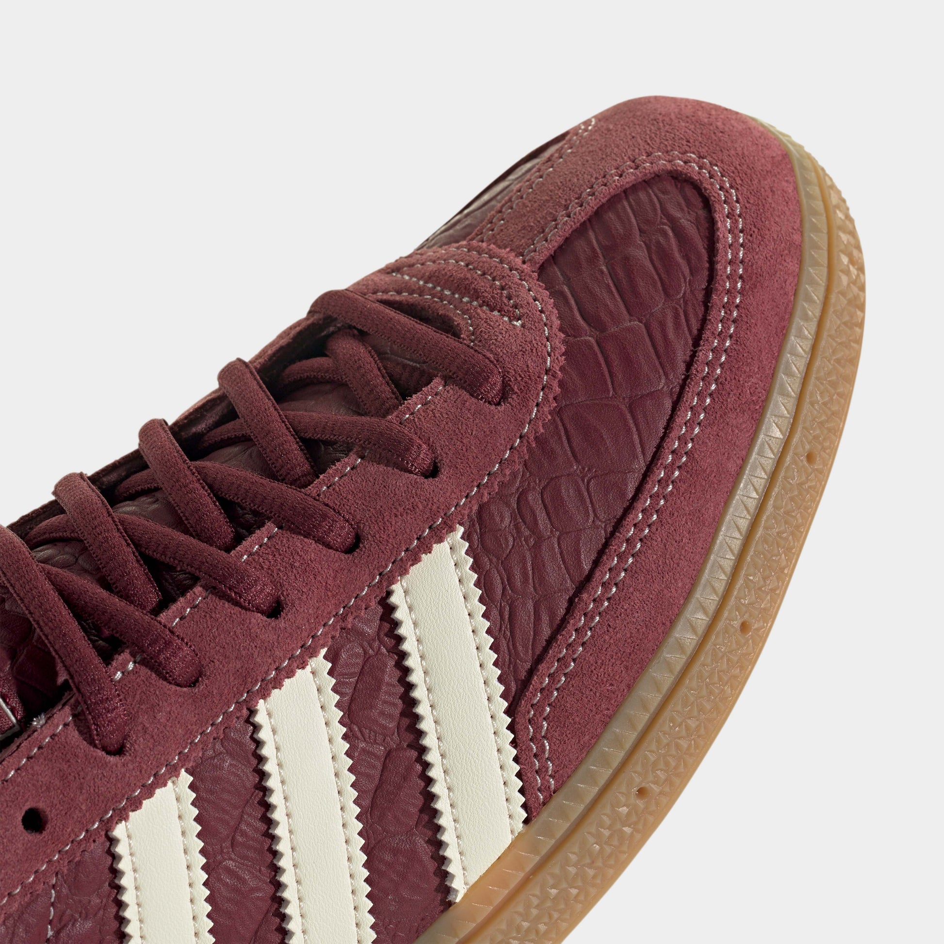 Adidas Handball Spezial KI8686 in Farbe shadow_red_cream_white_gum