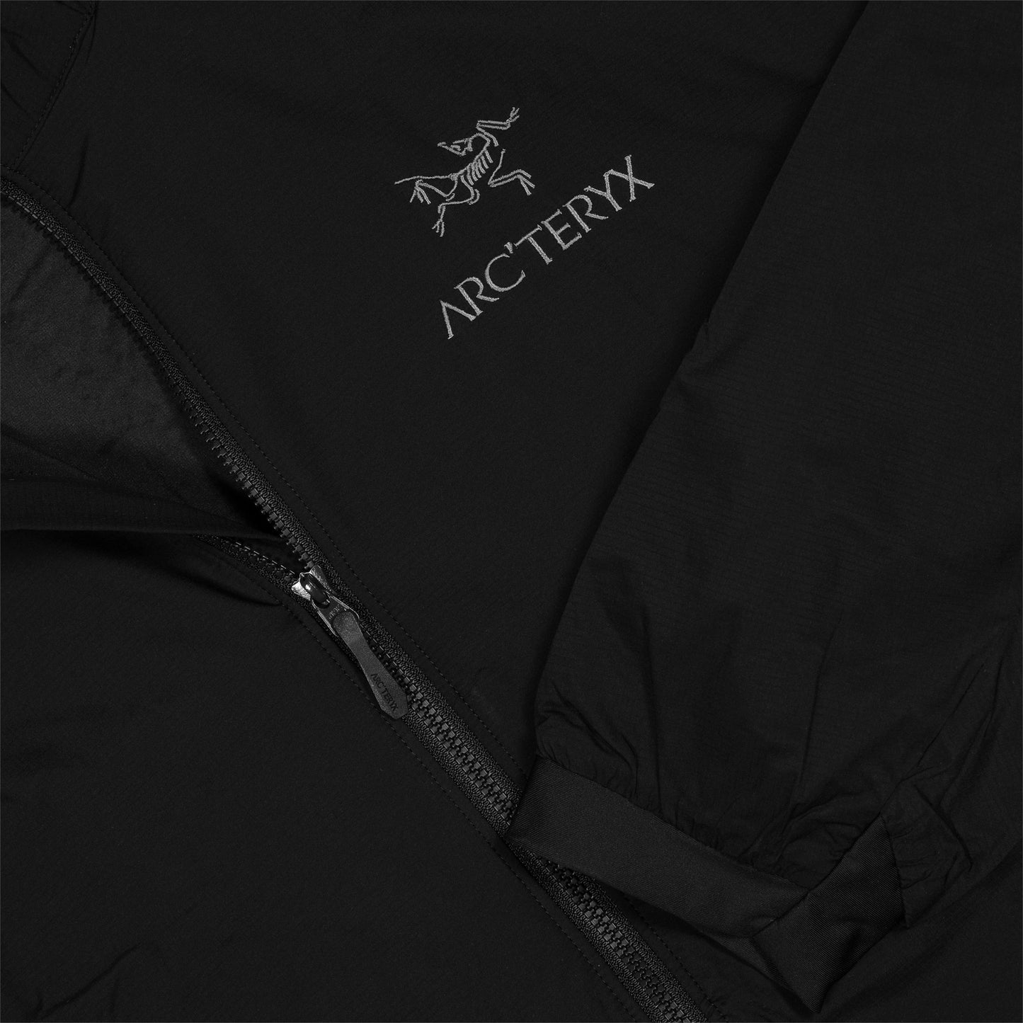 Arc'teryx Atom Hoodie in Farbe black