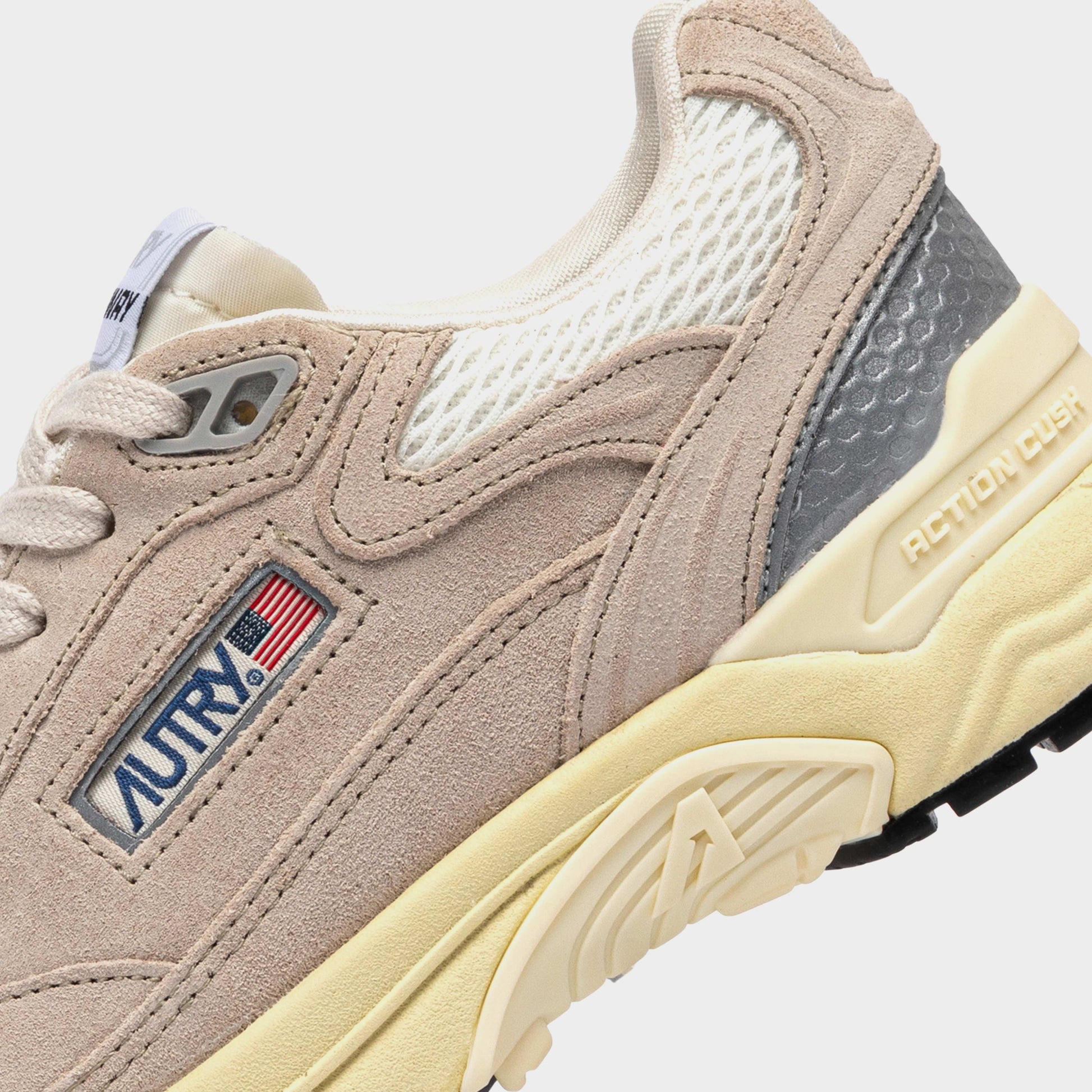 Autry Hyperway Low M UM03 in Farbe sand