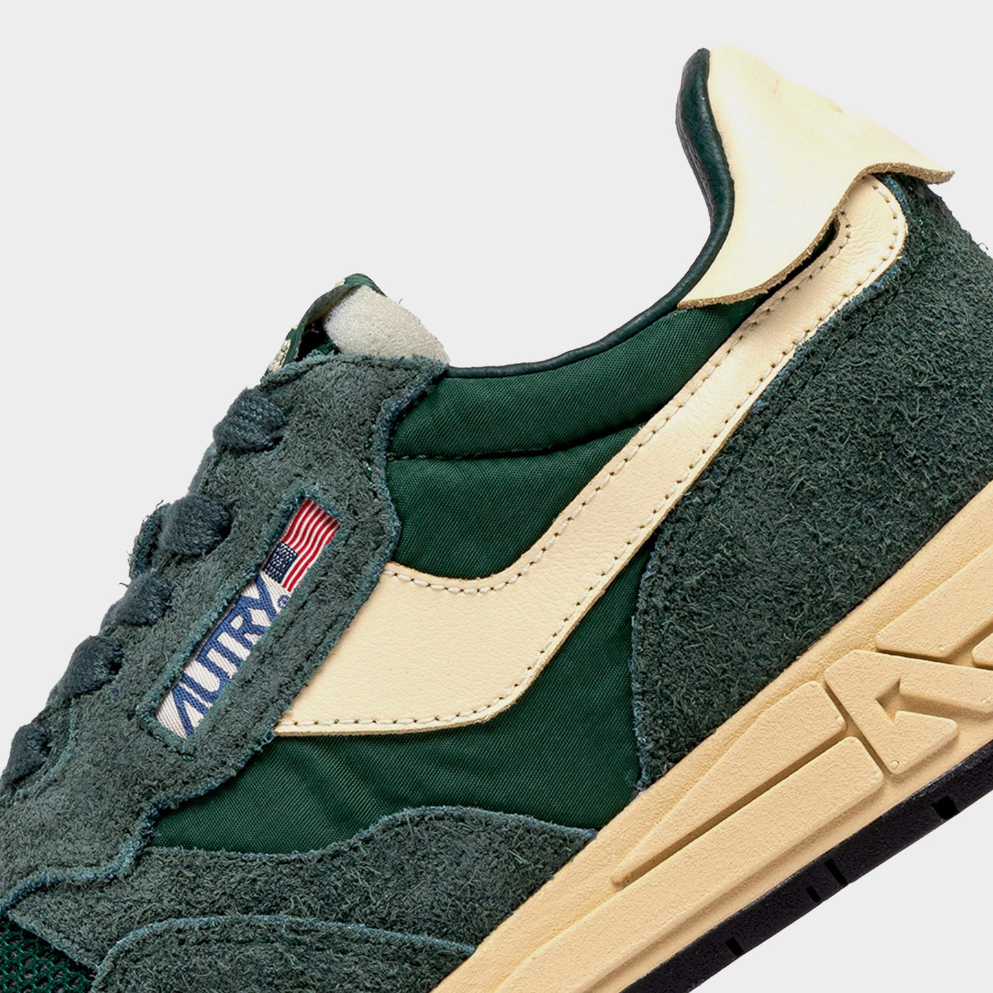 Autry Reelwind Low M UT19 in Farbe bottle_rutabaga