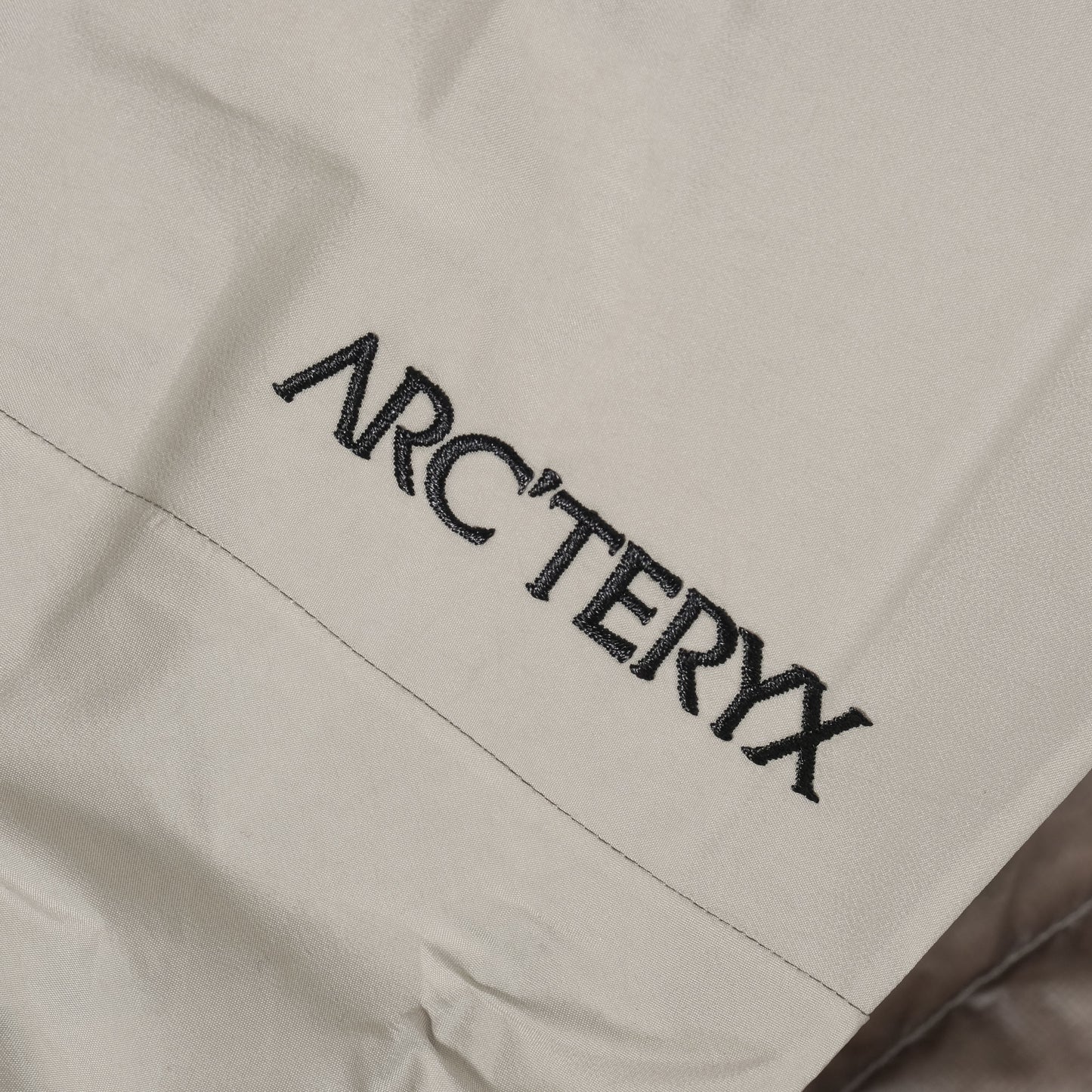 Arcteryx Beta Down Insulated Jacket in Farbe rune_black