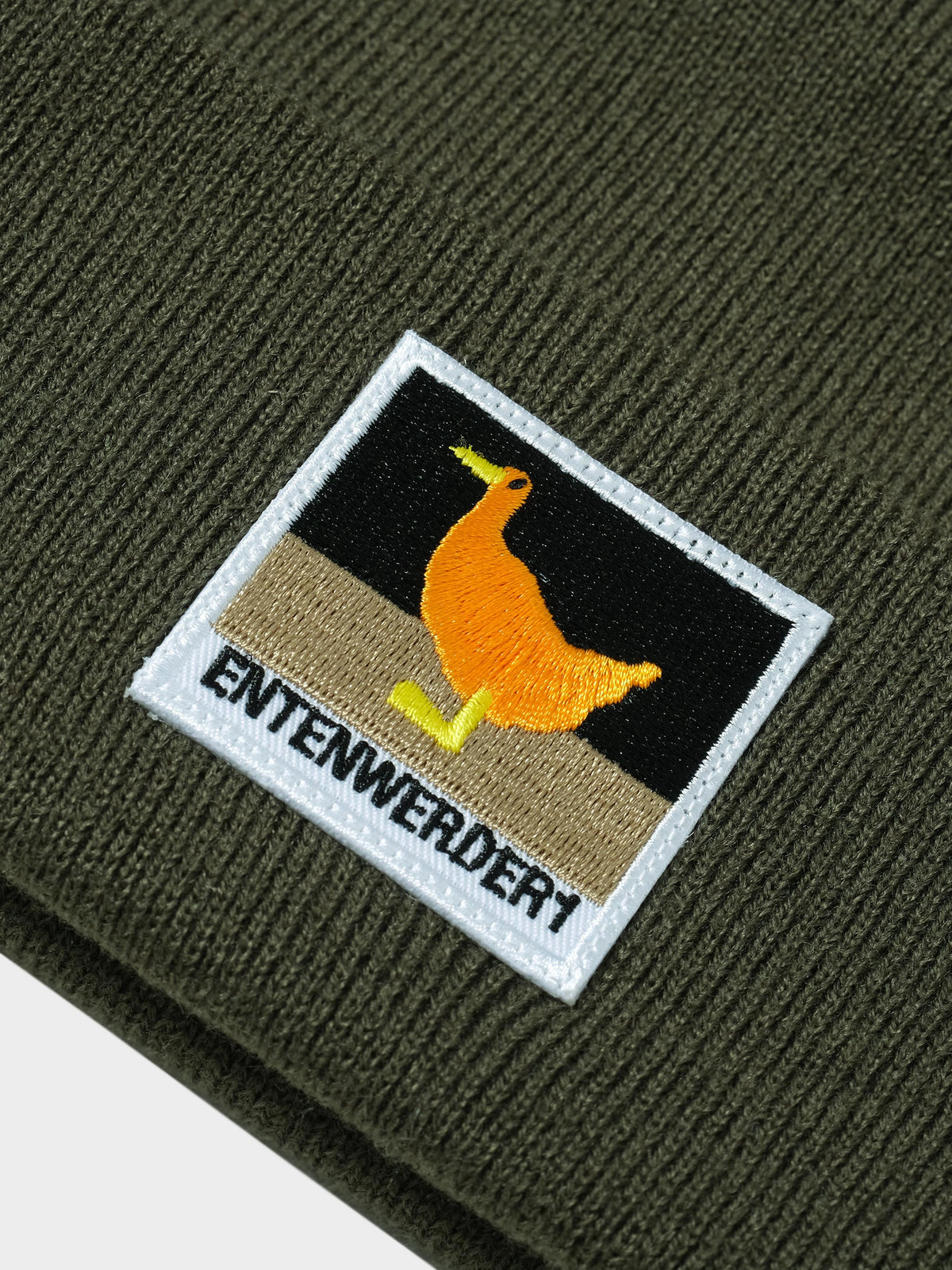 Entenwerder 1 Beanie Entenwerder - Black Patch in Farbe olive_green