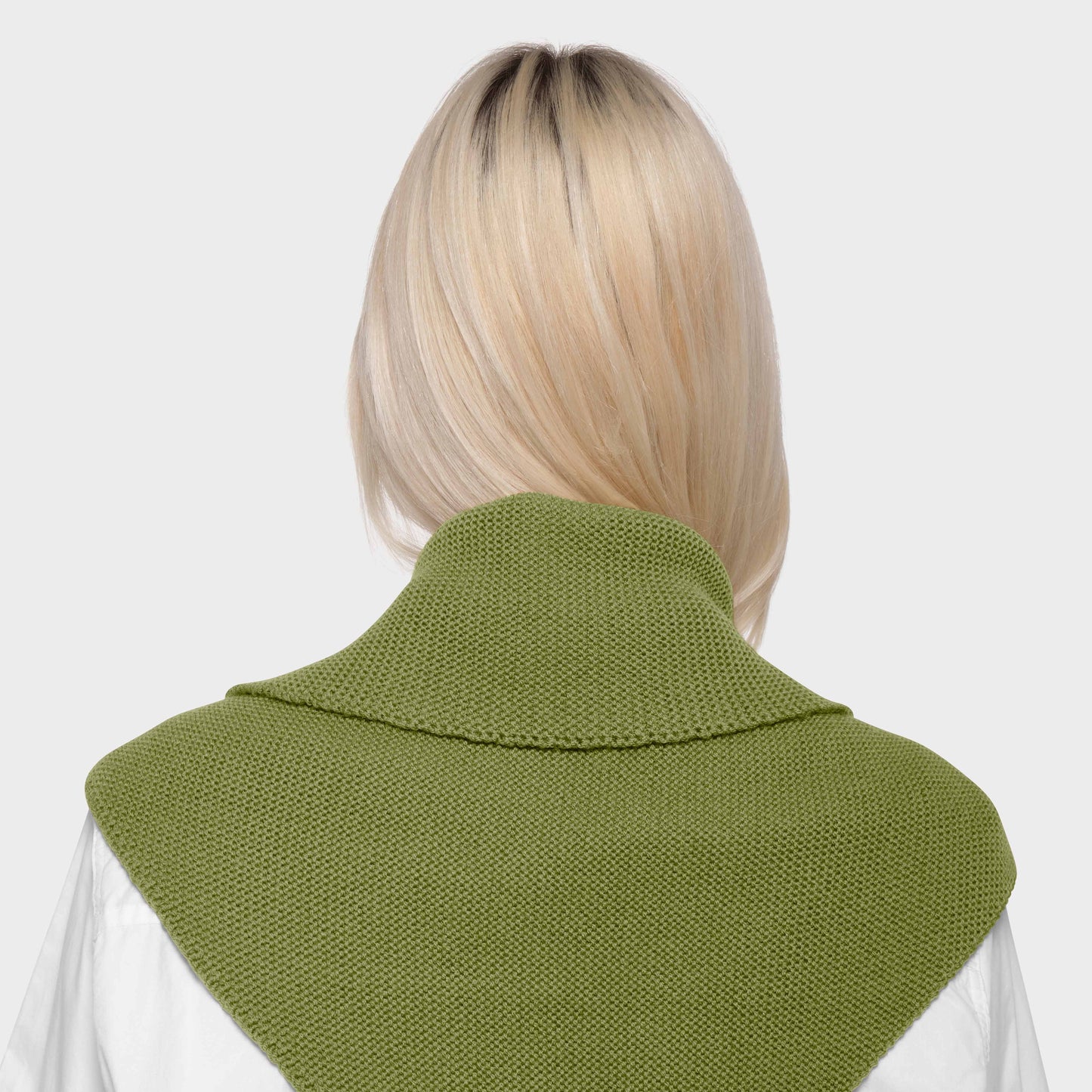 OMEN Dreieckstuch LL am model