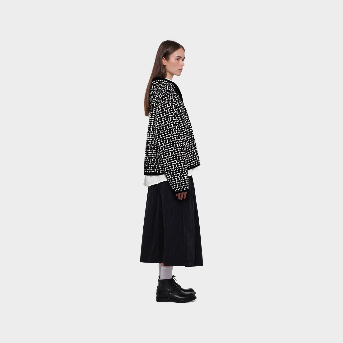 OMEN Strickjacke Philli Wende Riverstone am model
