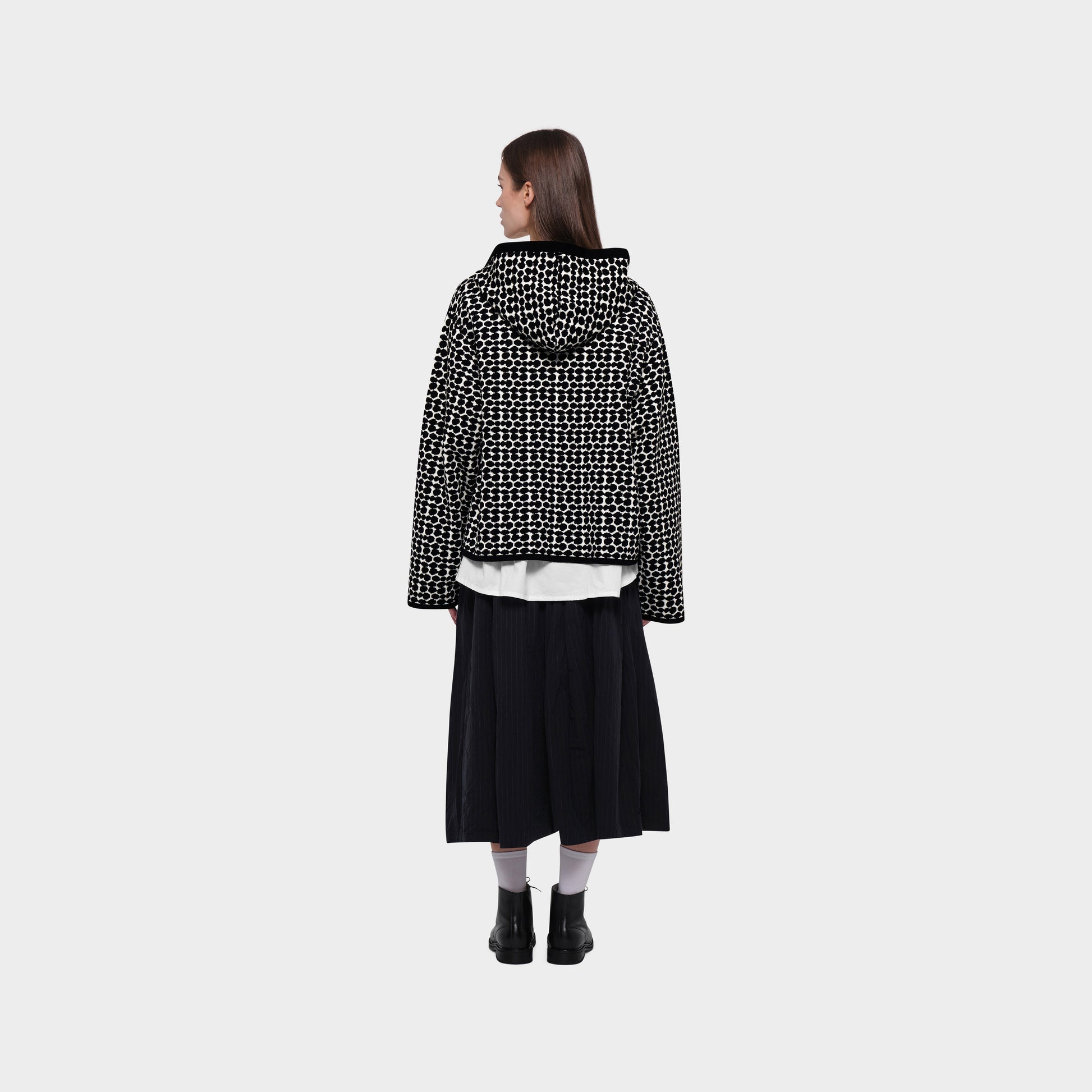 OMEN Strickjacke Philli Wende Riverstone am model