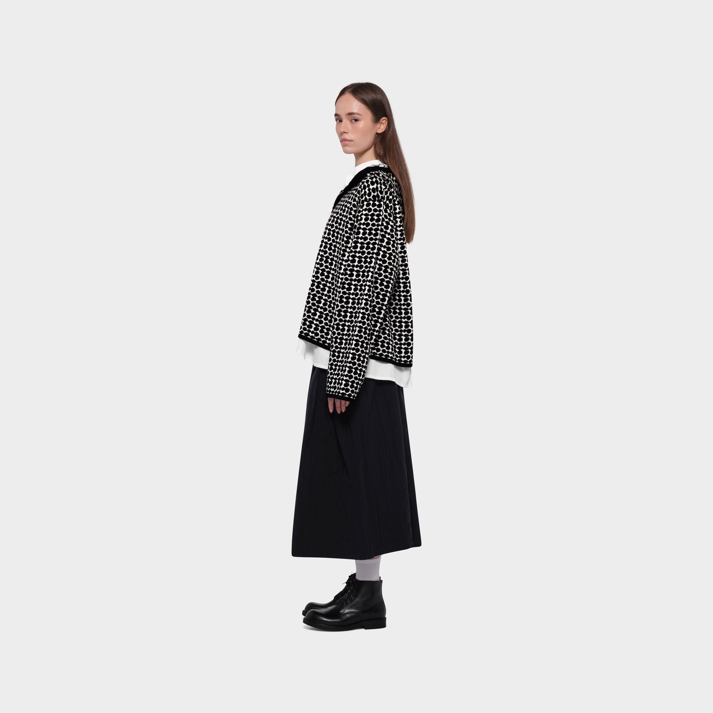 OMEN Strickjacke Philli Wende Riverstone am model