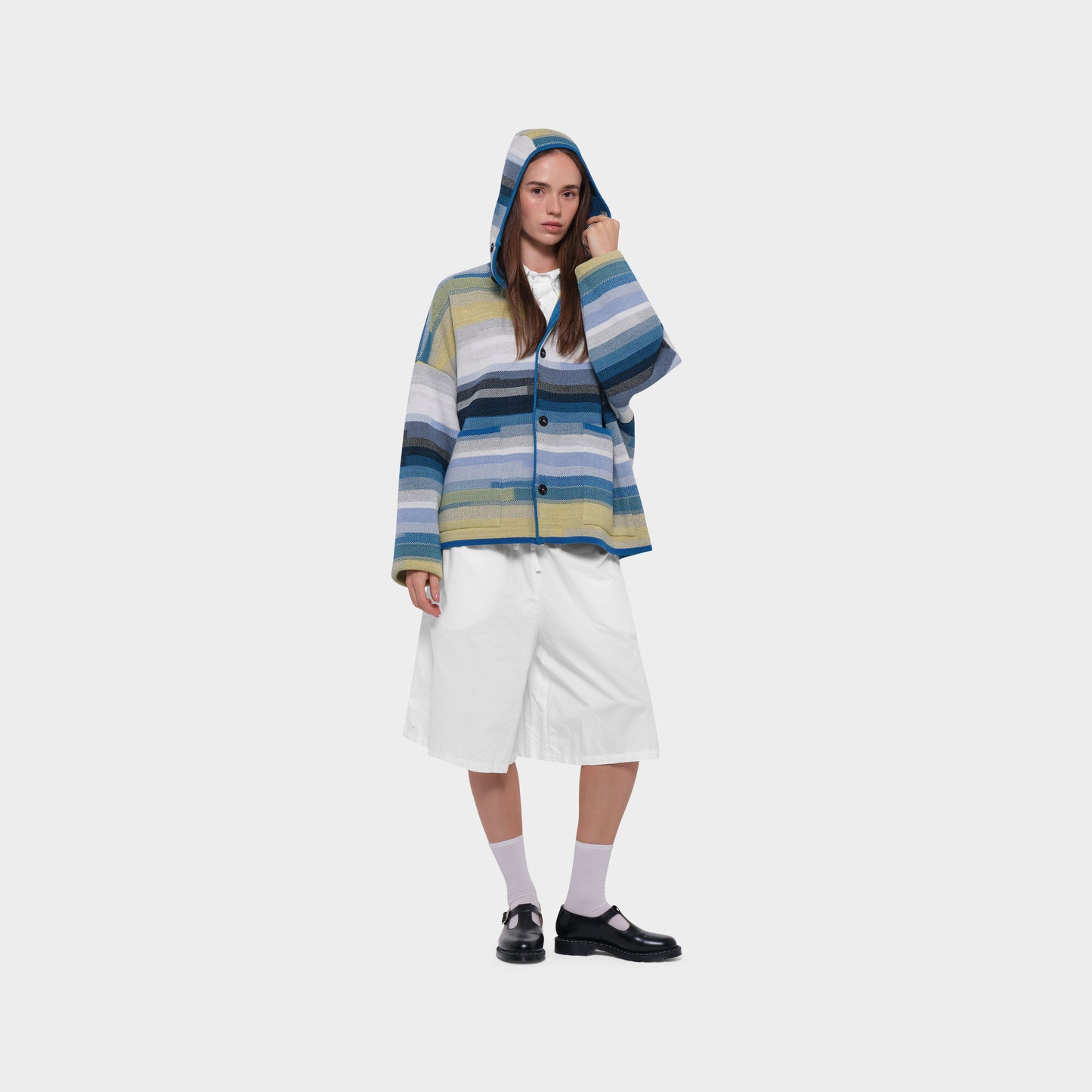 OMEN Strickjacke Tömmchen Kapuze São Paulo Mykonos am model