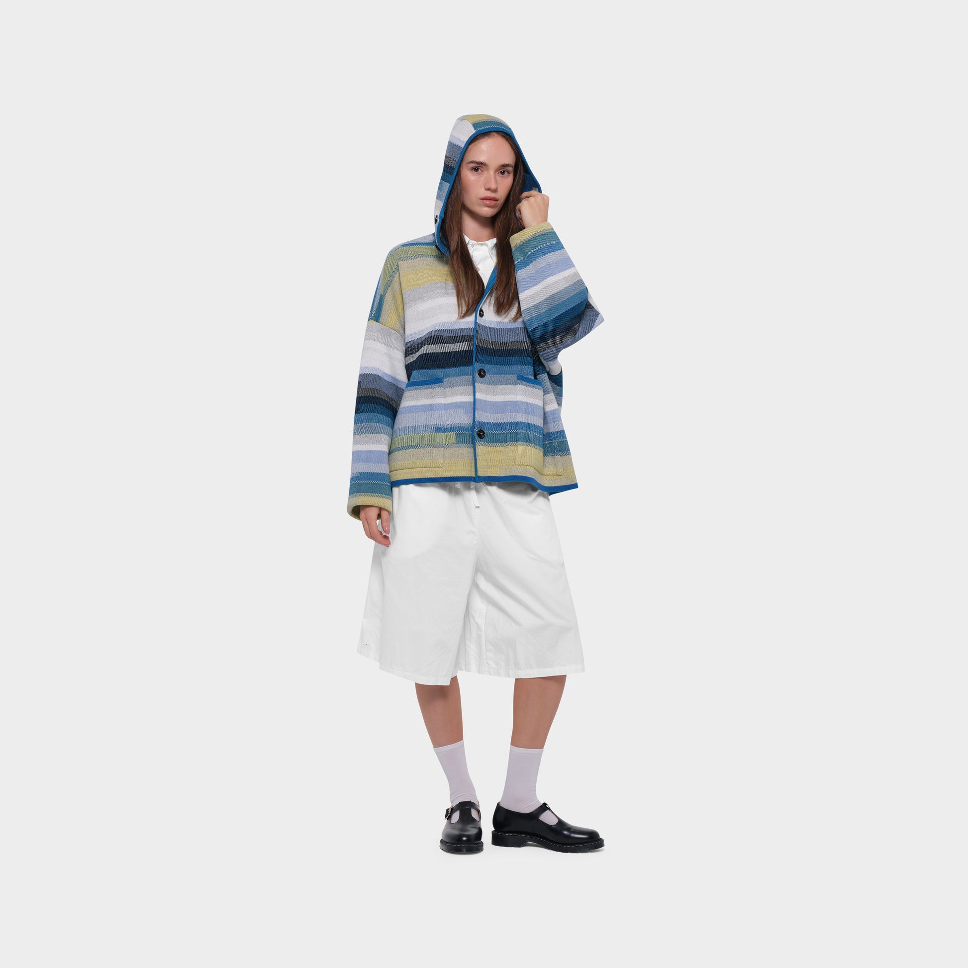 OMEN Strickjacke Tömmchen Kapuze São Paulo Mykonos am model
