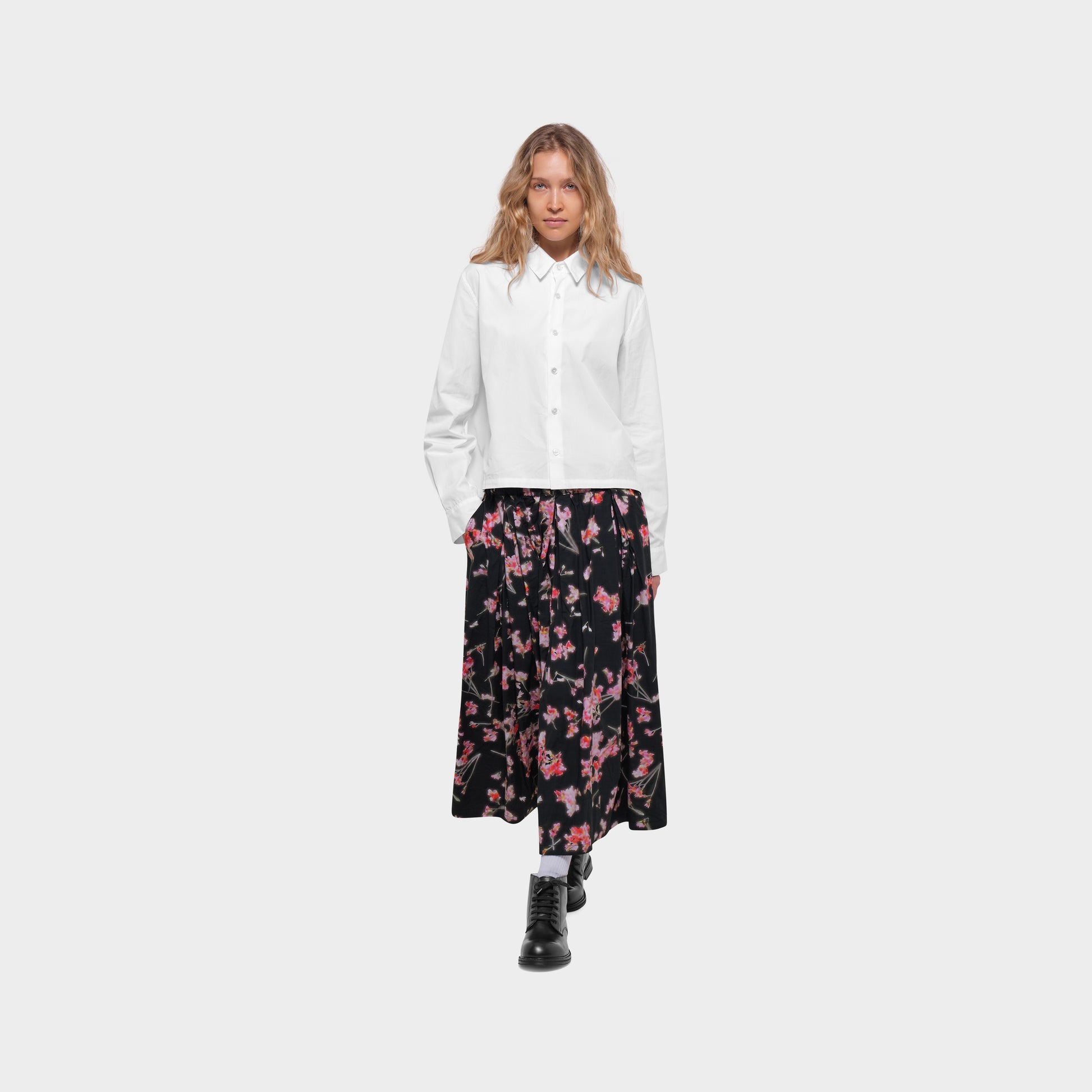 OMEN Rock Quader Popeline Vibrant Bloom am model