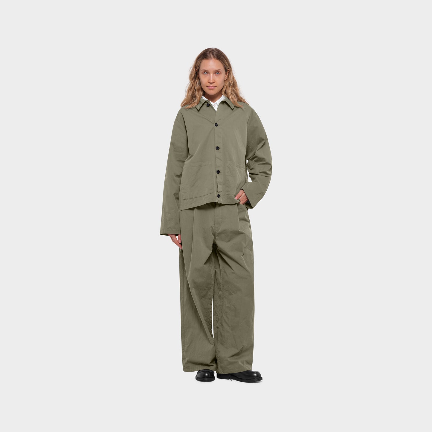 OMEN Sakko Kaja Manny am model