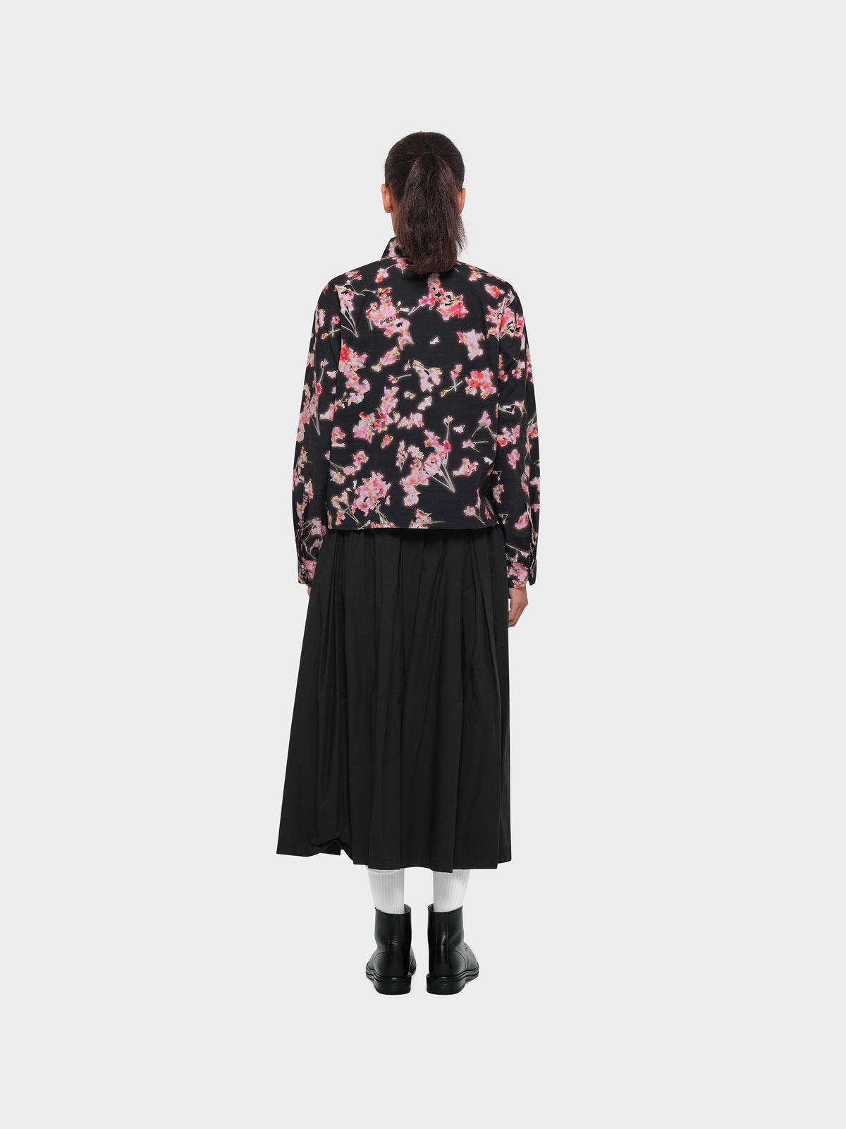 OMEN Oberteil Abigail Popeline Vibrant Bloom am model