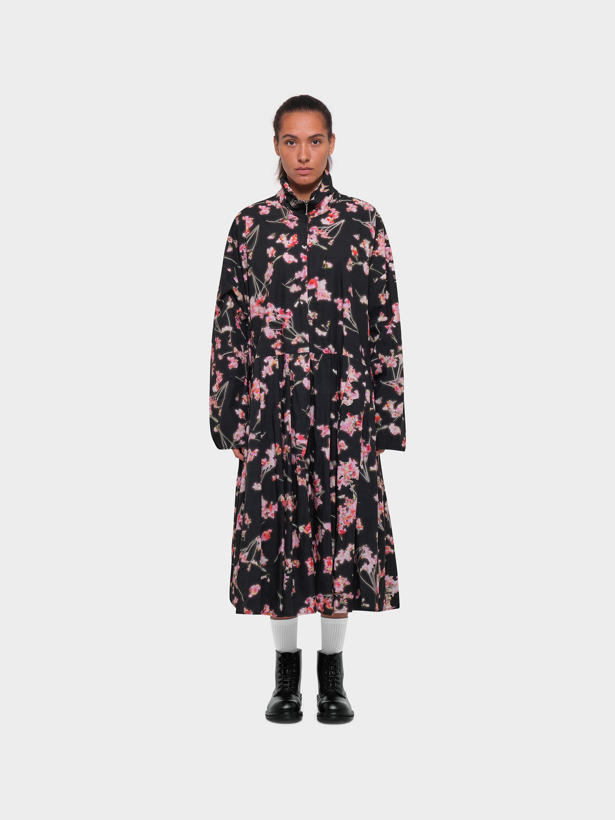 OMEN Kleid Königspudel Popeline Vibrant Bloom am model