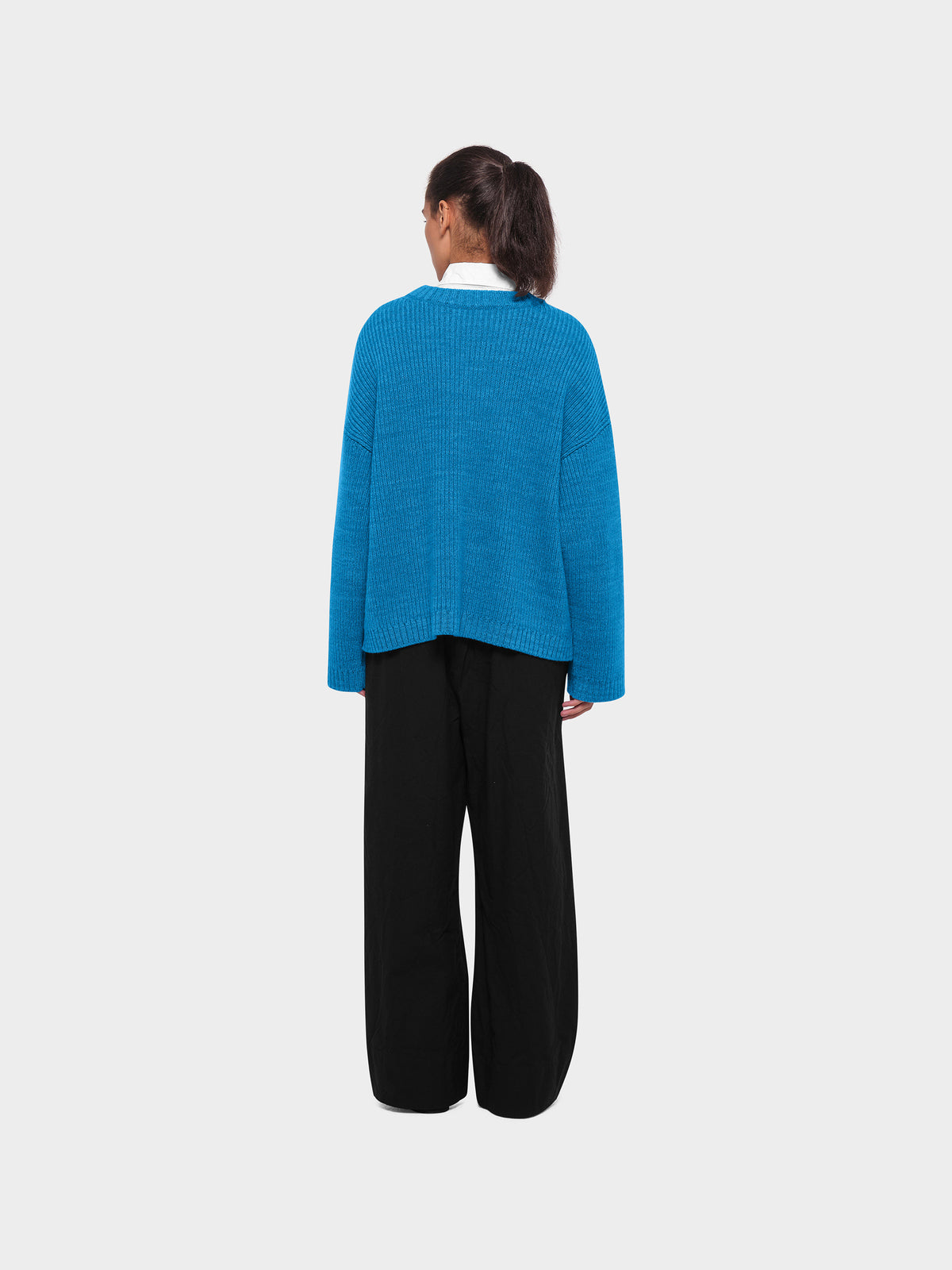 OMEN Pullover Mars Rippe am model