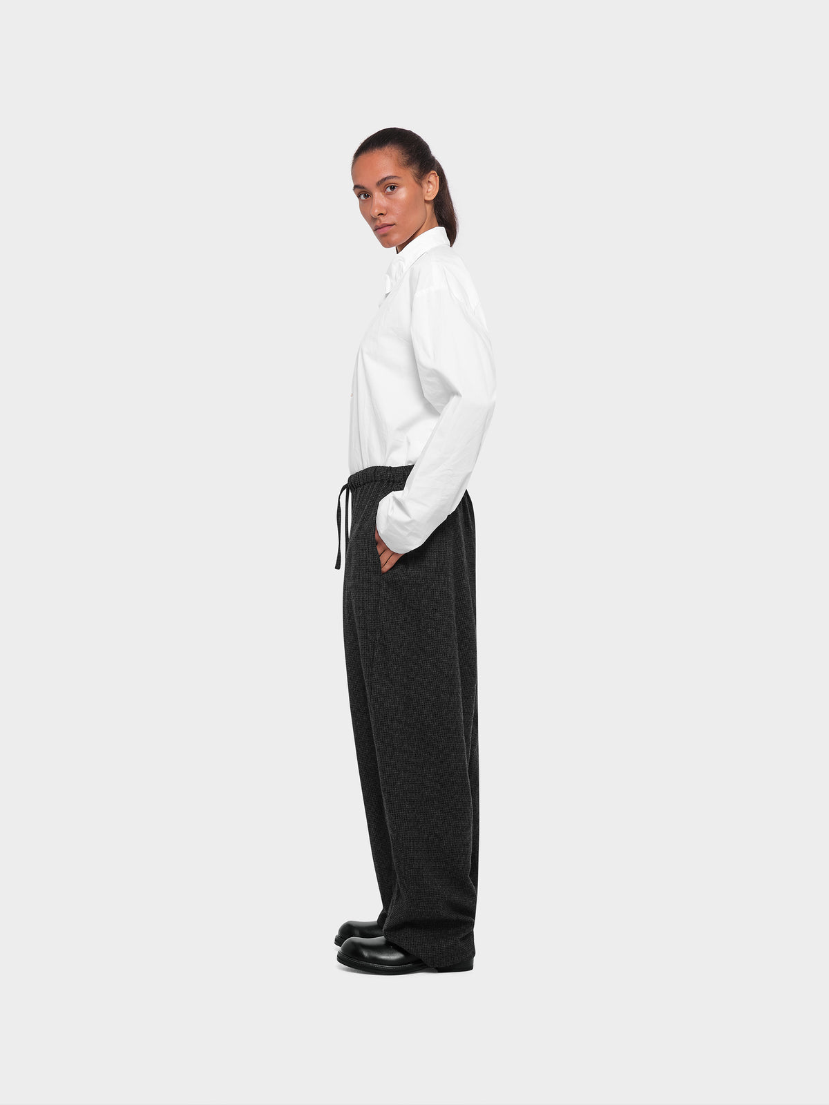 OMEN Hose Feodora Redpath am model