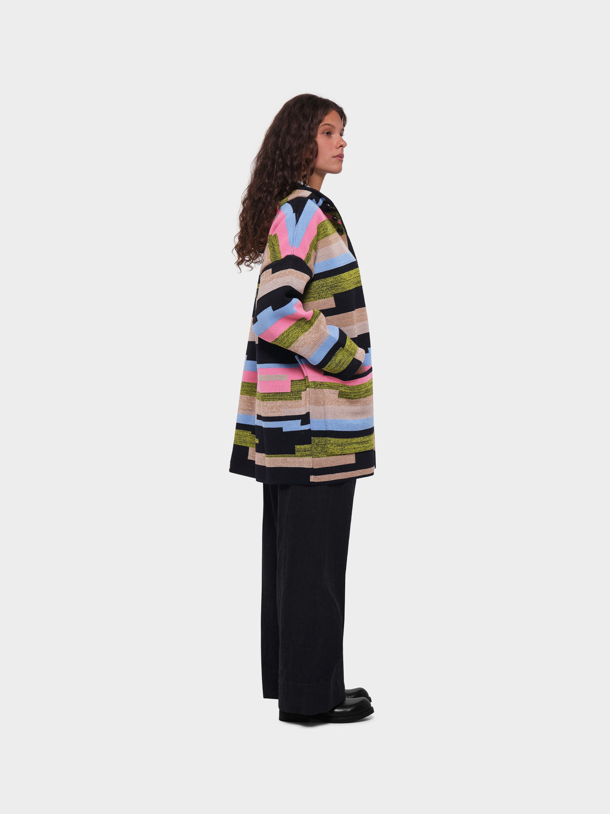OMEN Strickmantel Tommi Kapuze Sao Paulo am model