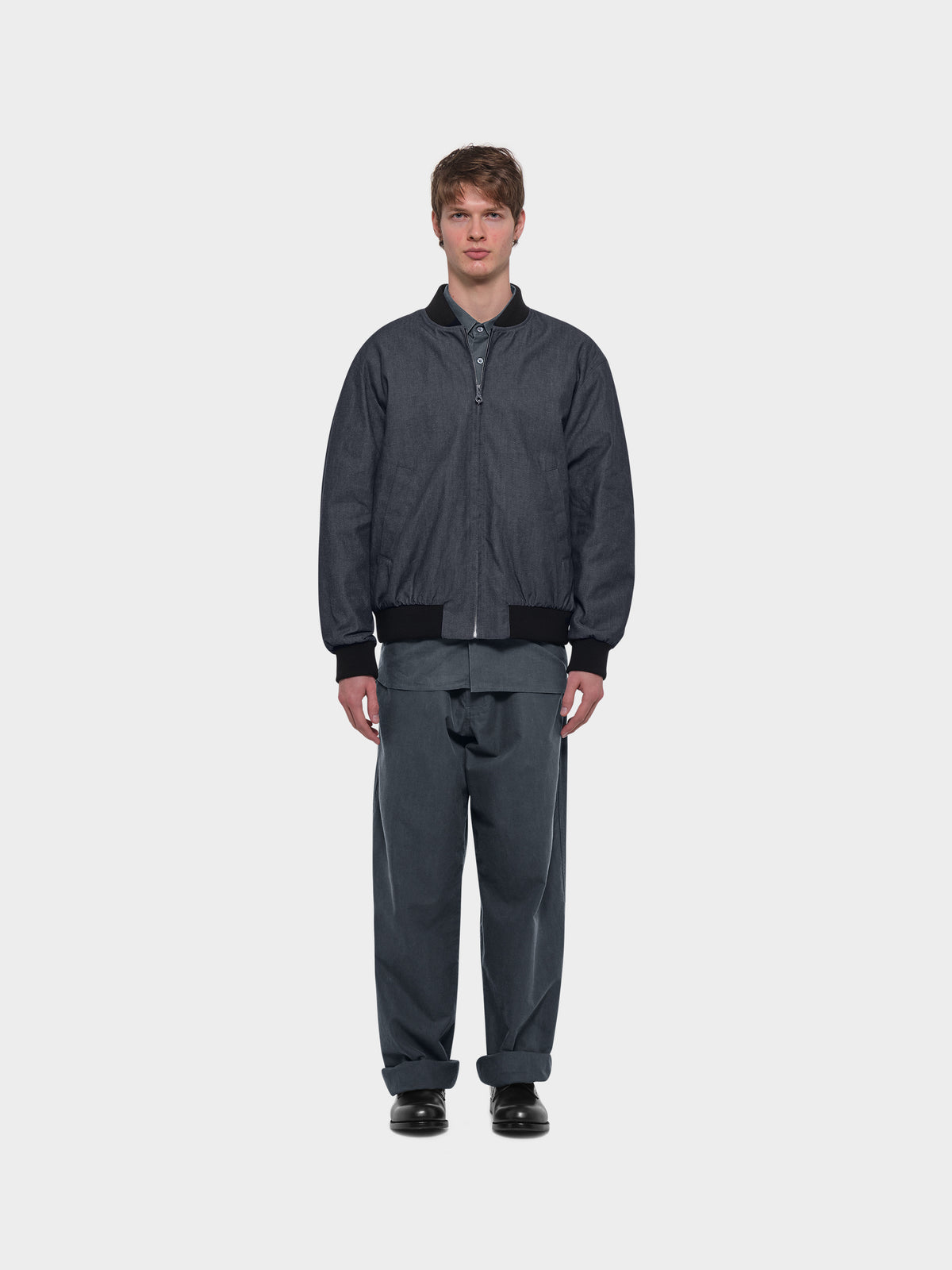 OMEN Jacke Appel Denim am model