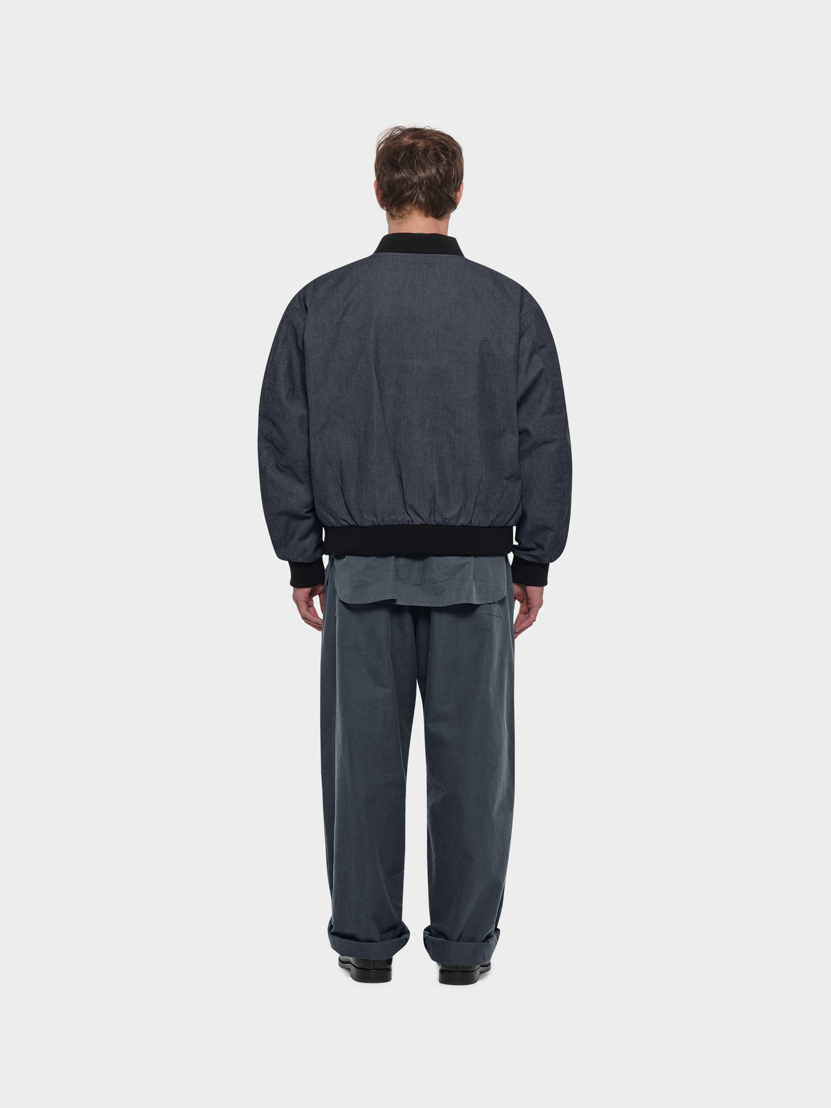 OMEN Jacke Appel Denim am model