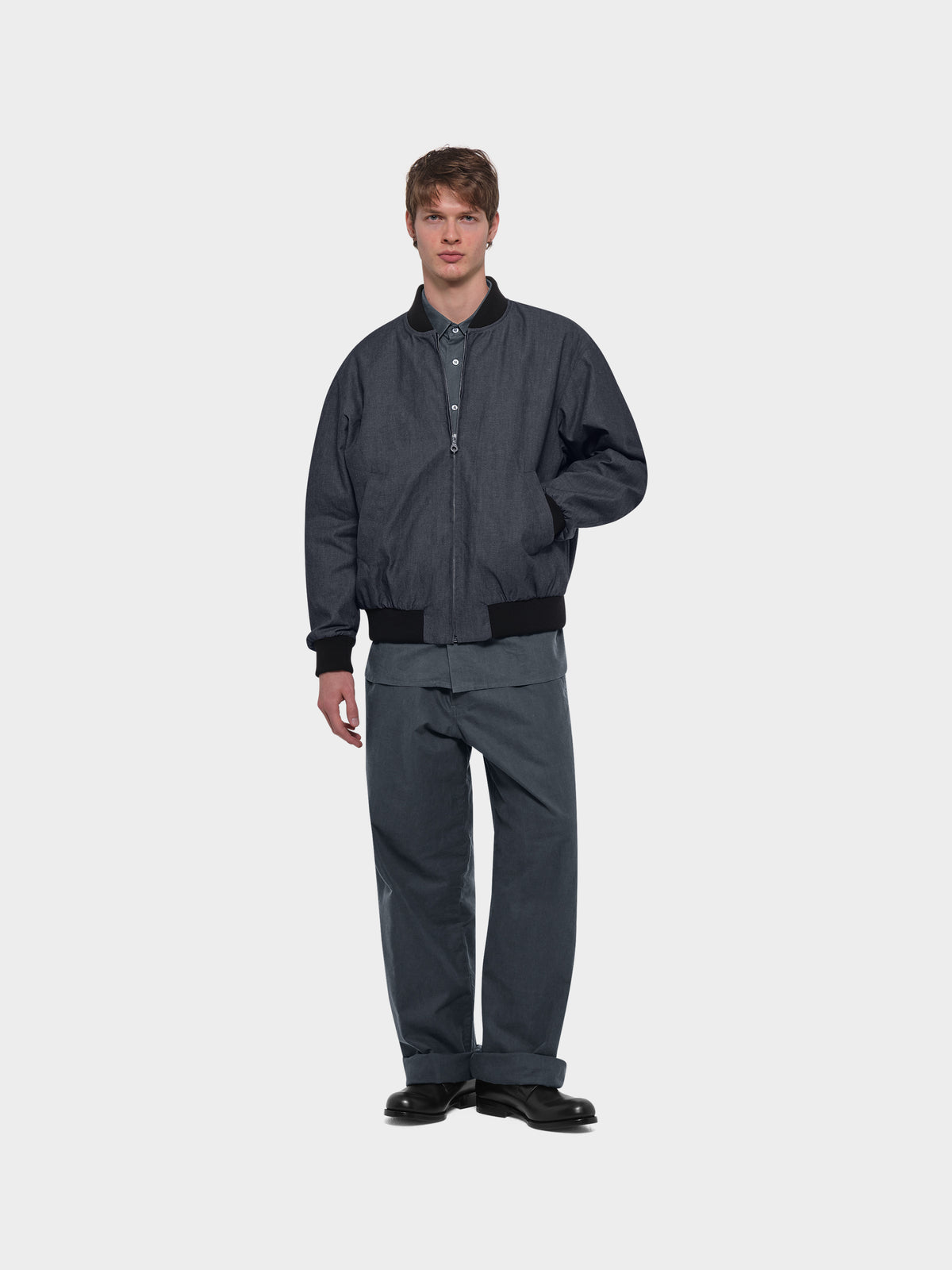 OMEN Jacke Appel Denim am model