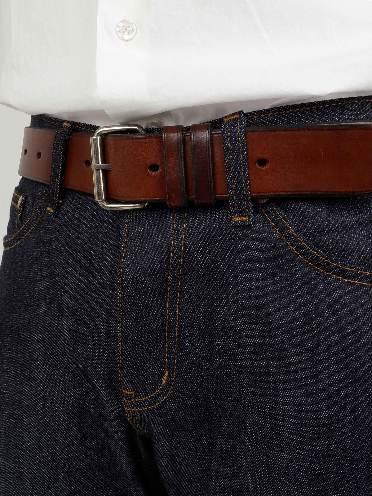 OMEN Leder Gürtel Schmal am model