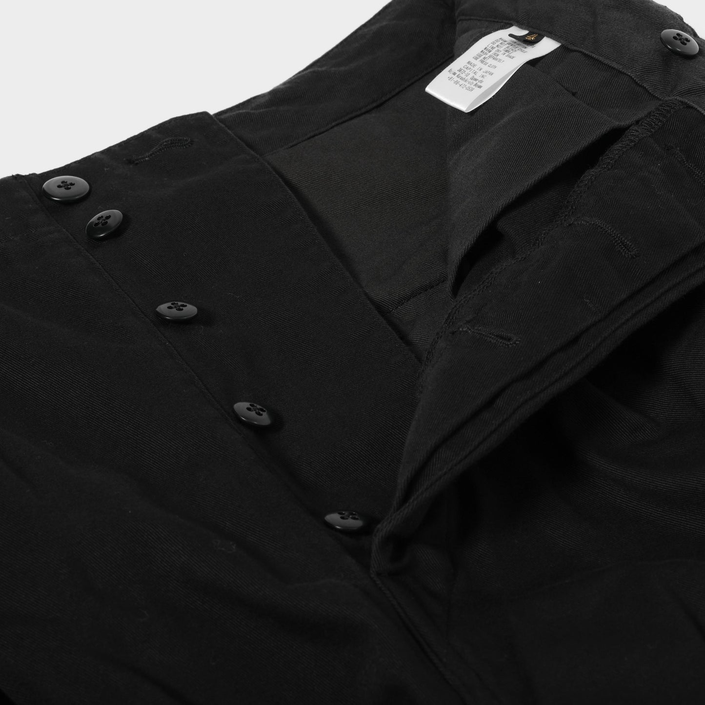 Kapital Nime in der Farbe black