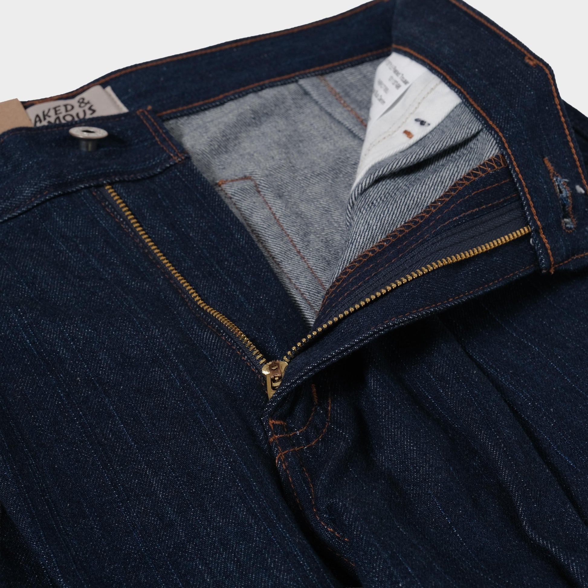 Naked & Famous  Pleated Trouser - Vertical Slub Denim in Farbe indigo