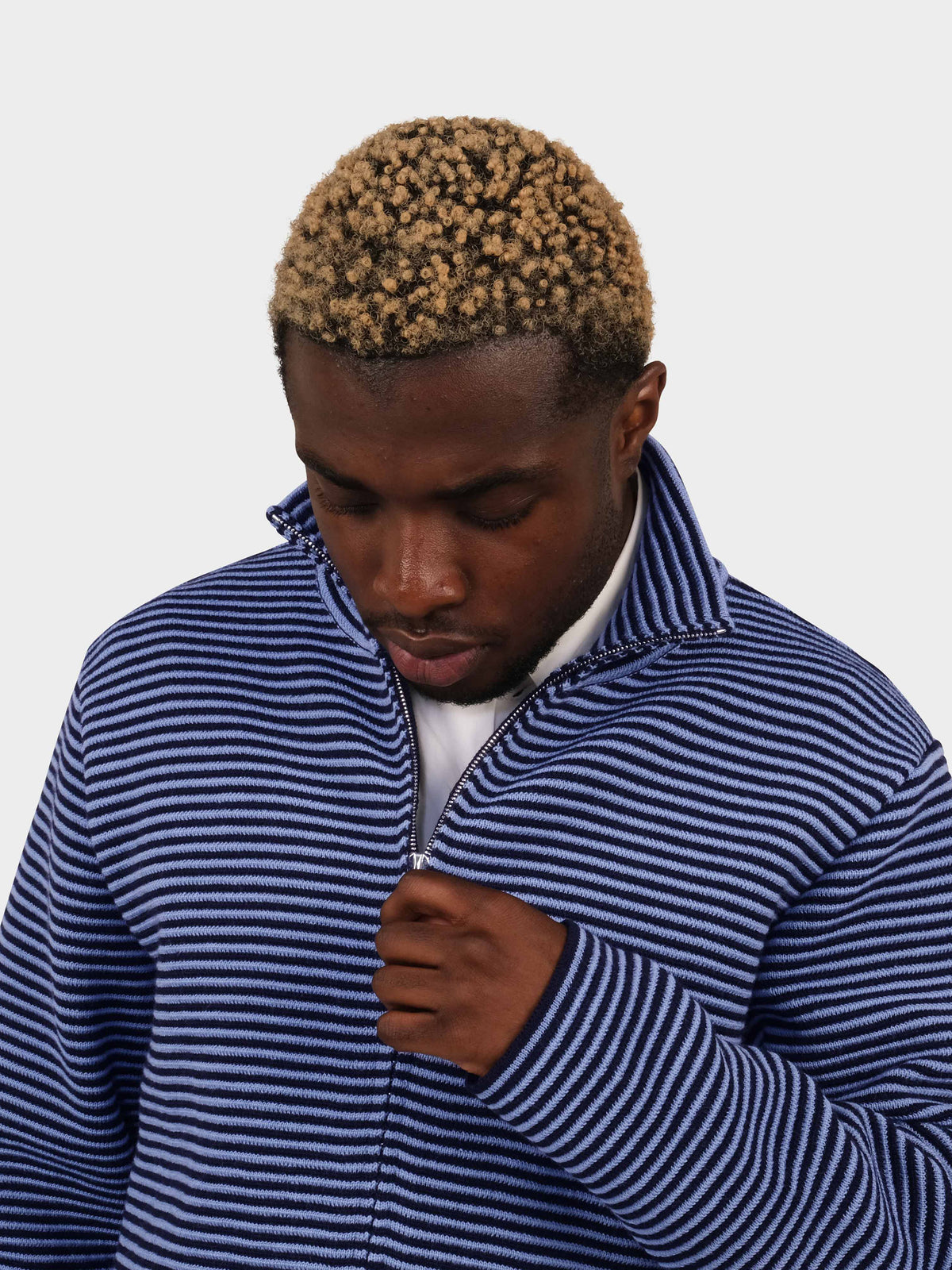 OMEN Strickjacke Filo Welle Ringel am model