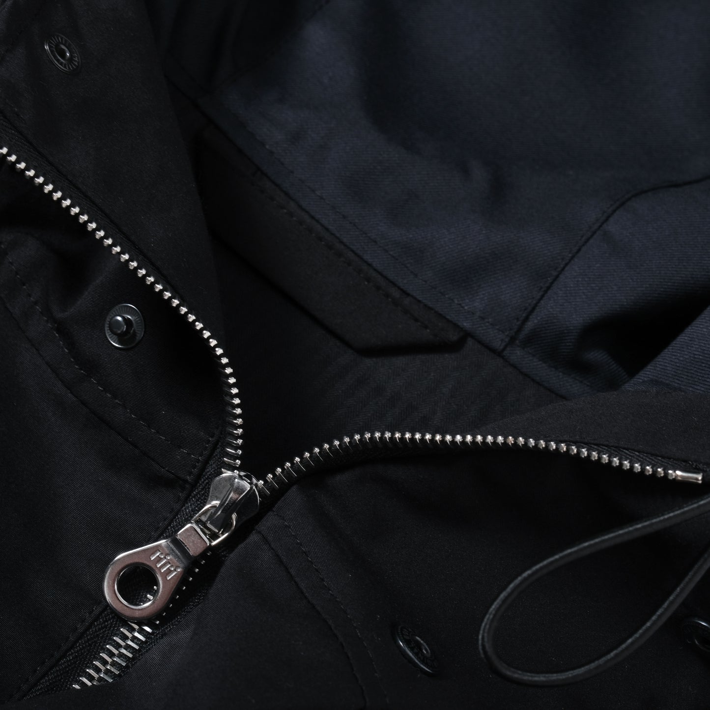 OMEN Mantel Nessa Eta Proof in Farbe schwarz