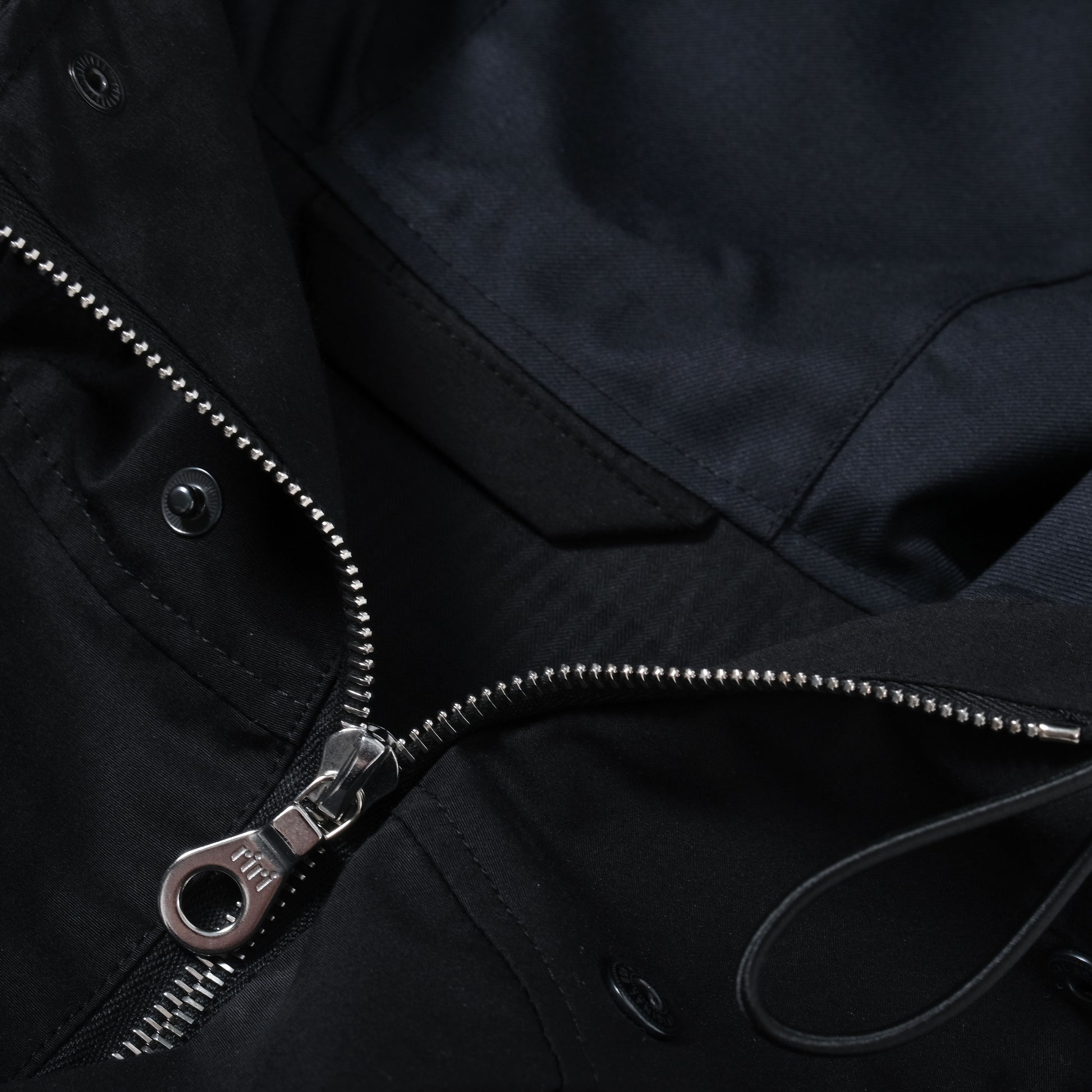 OMEN Mantel Nessa Eta Proof in Farbe schwarz