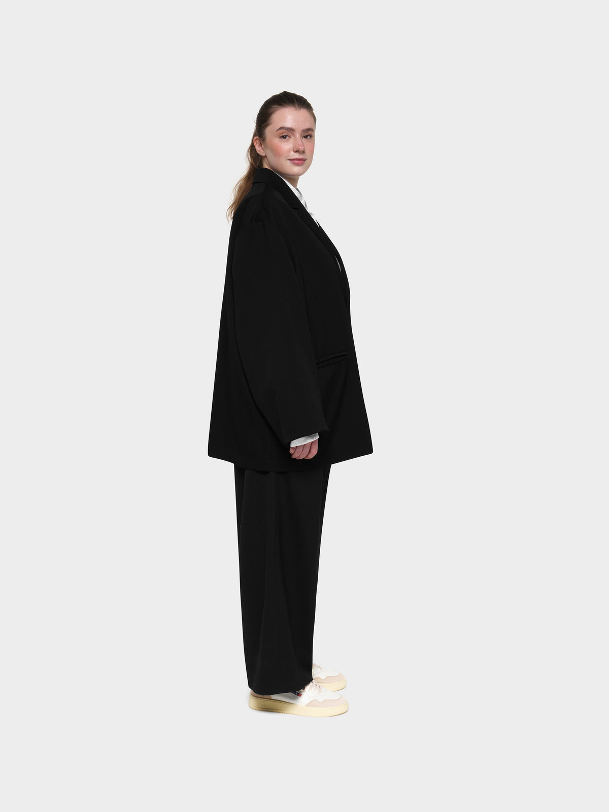 OMEN Hose Helen Olivi am model