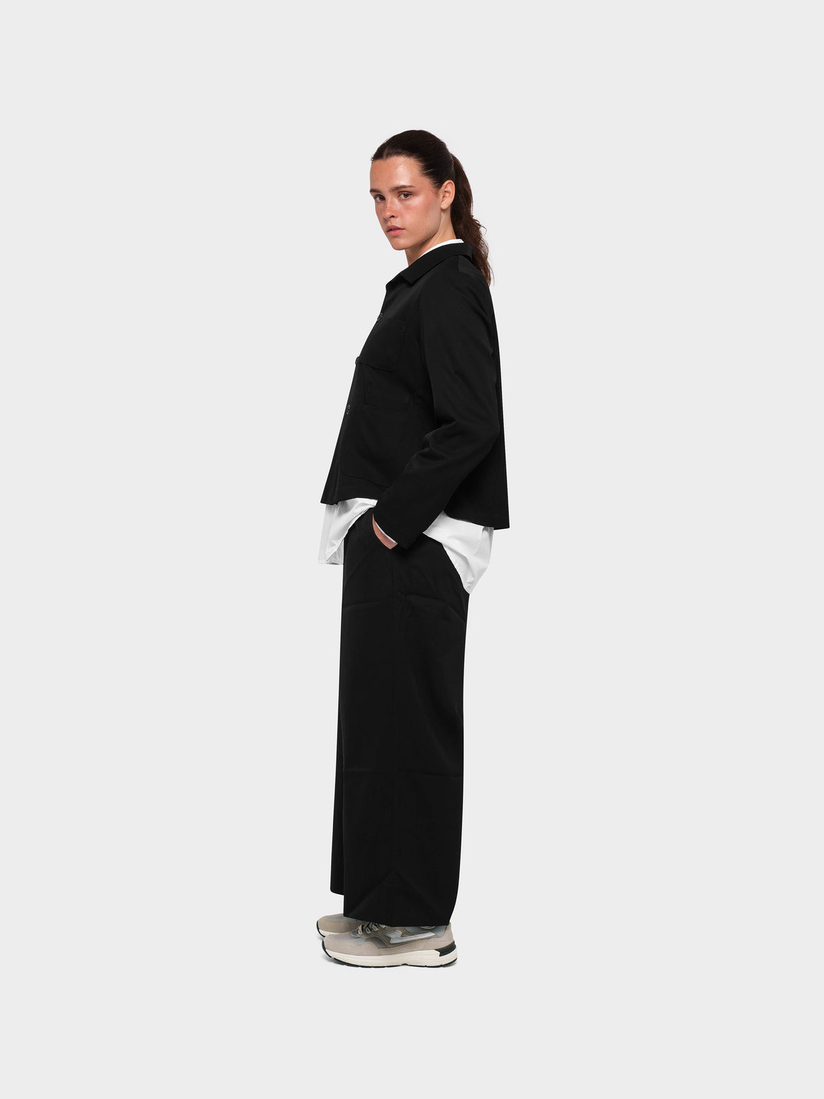 OMEN Sakko Saphir Olivi am model