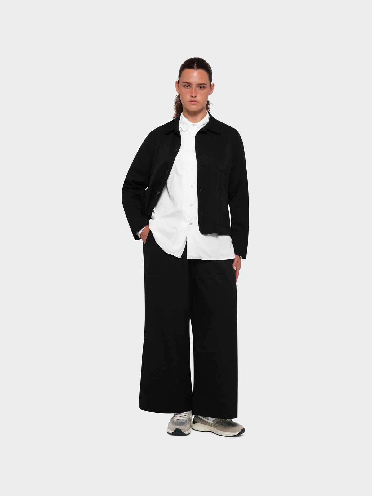 OMEN Sakko Saphir Olivi am model