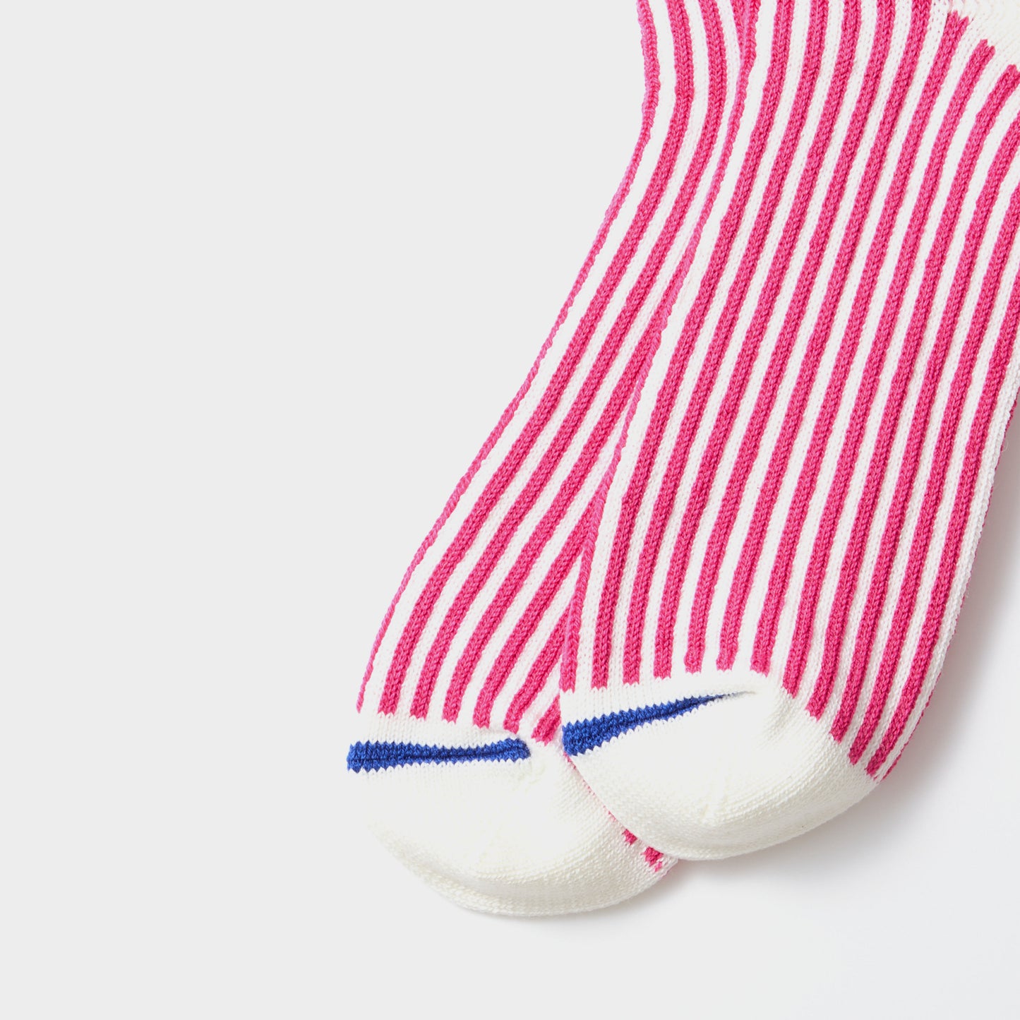 Rototo Vertical Striped Socks in Farbe white_pink