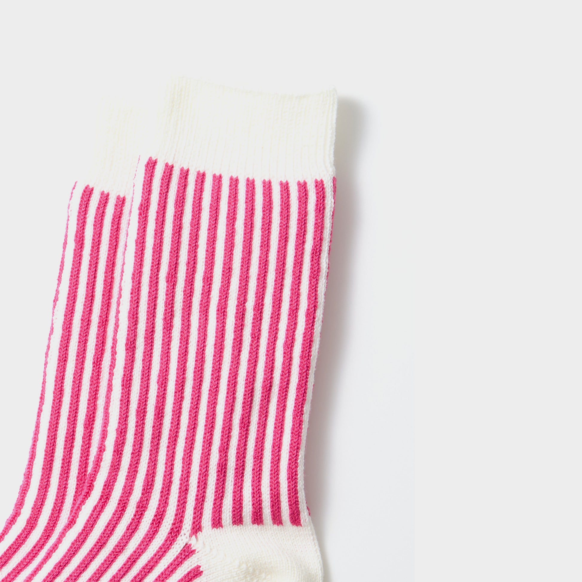 Rototo Vertical Striped Socks in Farbe white_pink