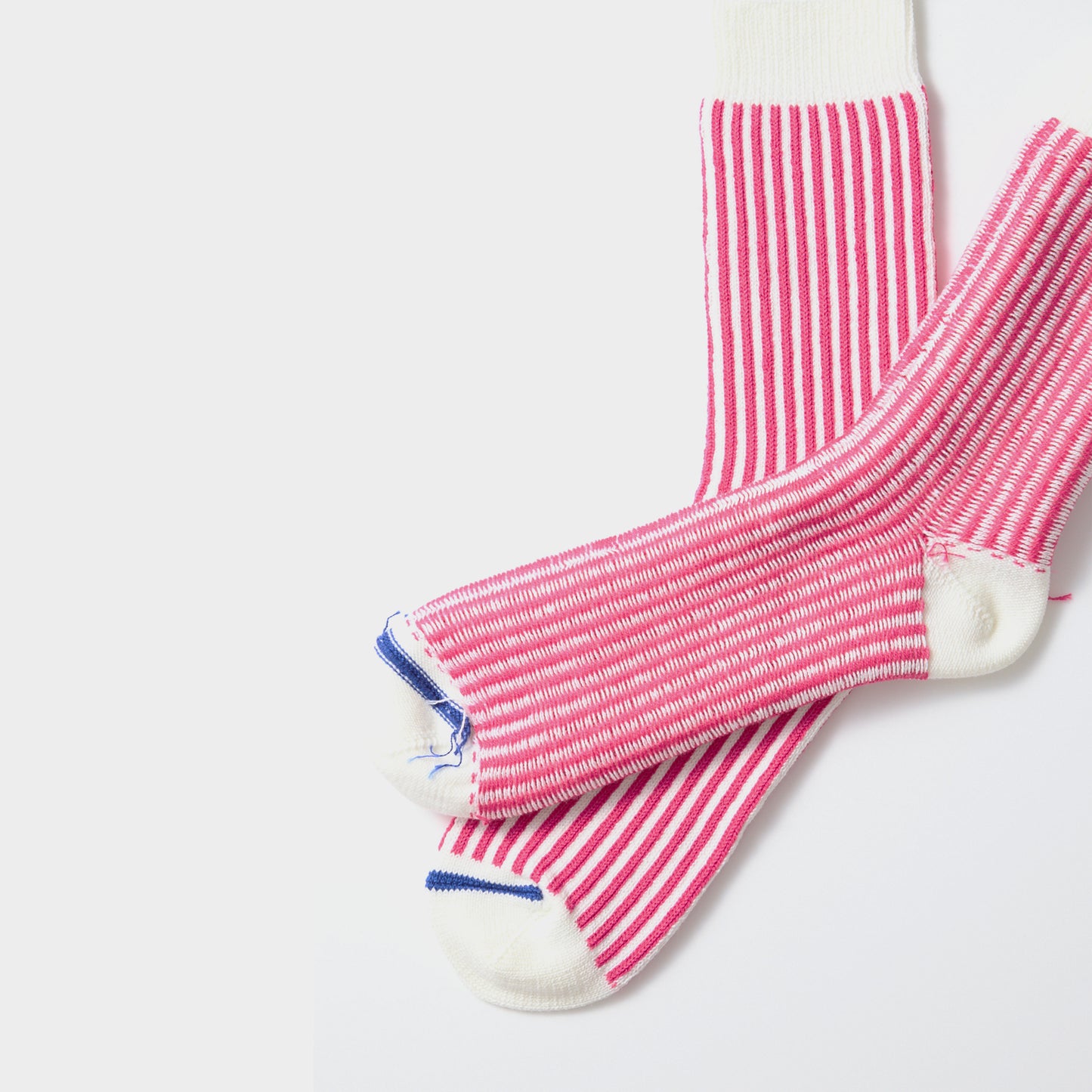 Rototo Vertical Striped Socks in Farbe white_pink