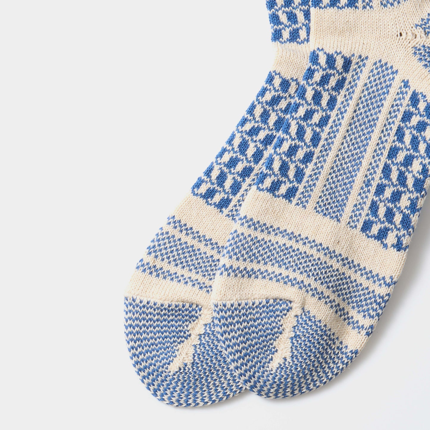 Rototo Desert Scarf Pattern Socks in Farbe ecru_blue