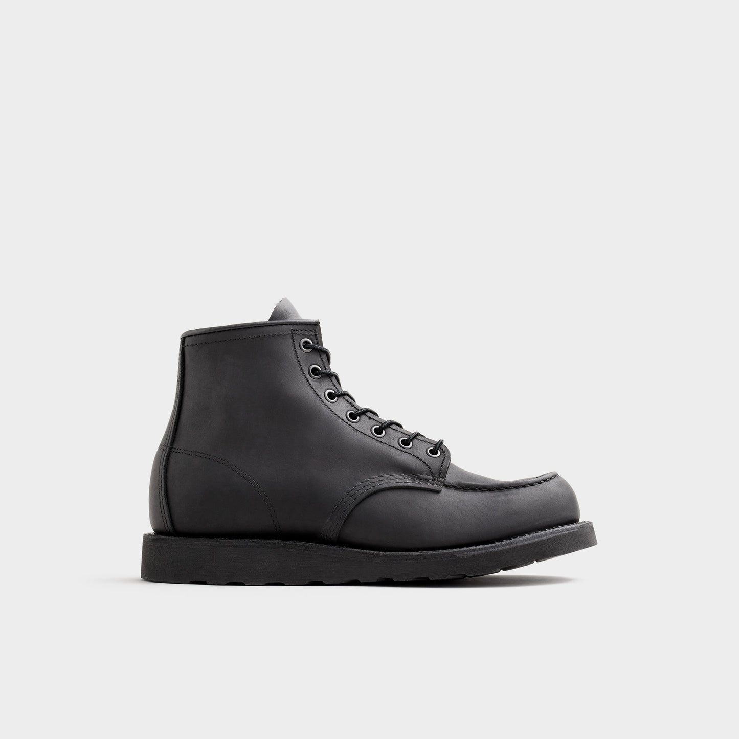 Redwing Classic Moc Toe 8074 in Farbe black
