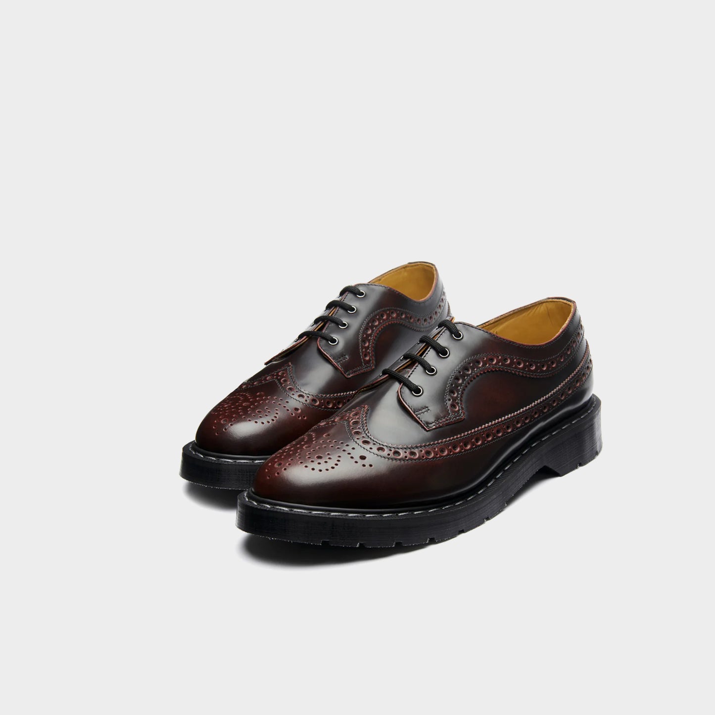 Solovair Burgundy Rub-Off 4 Eye American Derby Brogue Shoe in Farbe burgundy