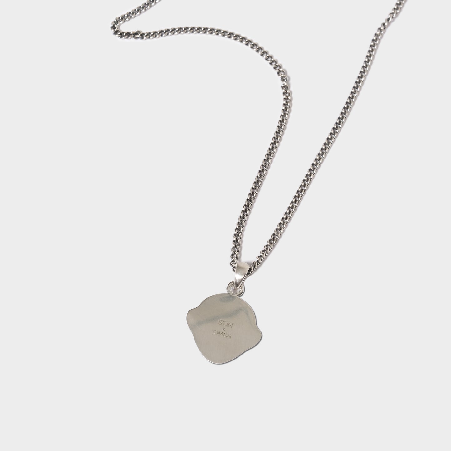 SDN X OMEN OMEN Face Pendant Necklace in Farbe silver