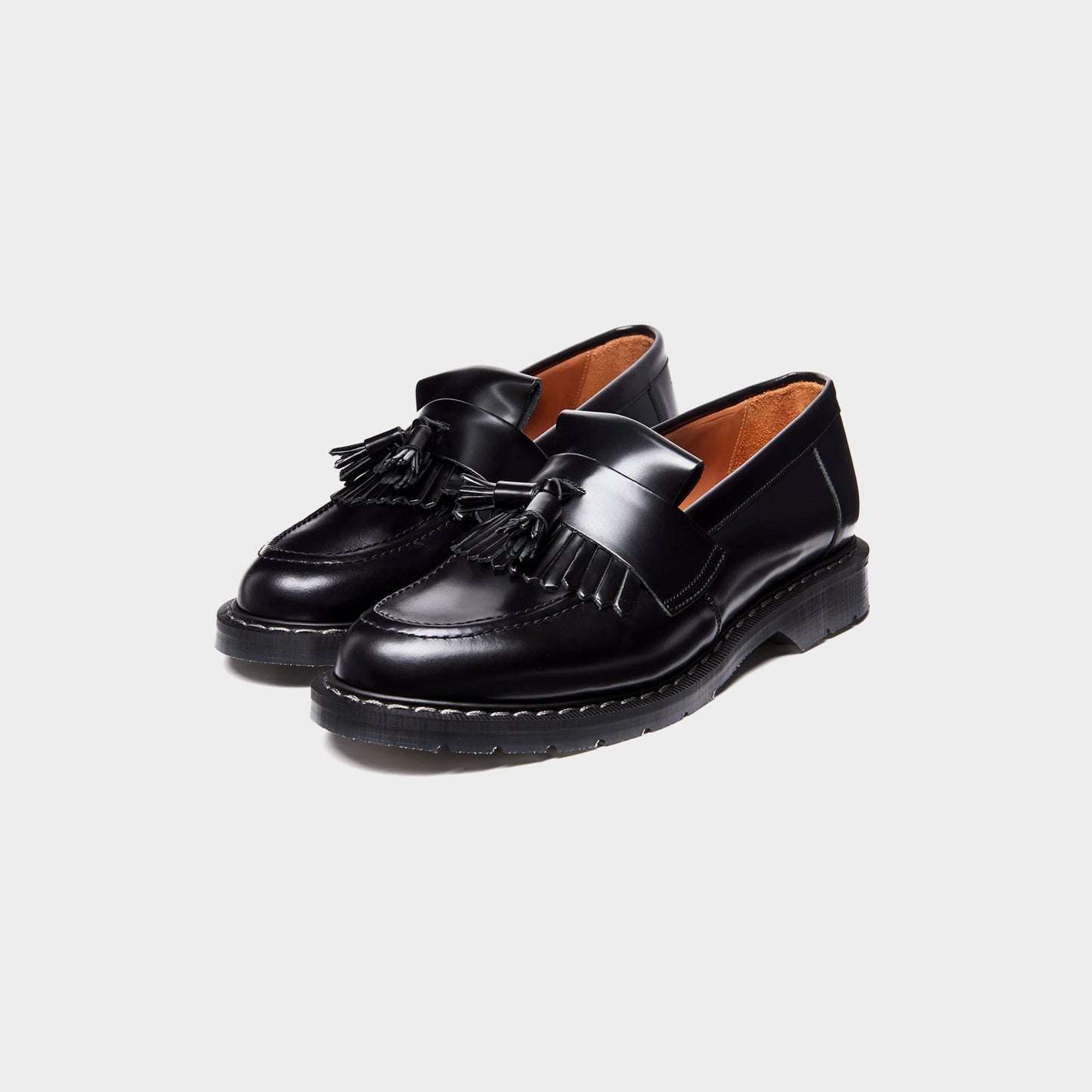 Solovair Black Hi-Shine Tassel Loafer in Farbe black