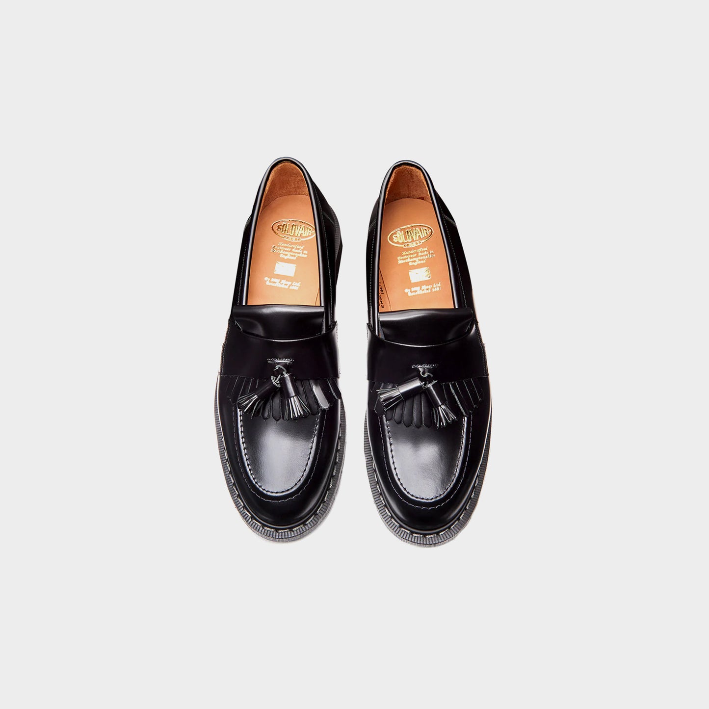 Solovair Black Hi-Shine Tassel Loafer in Farbe black