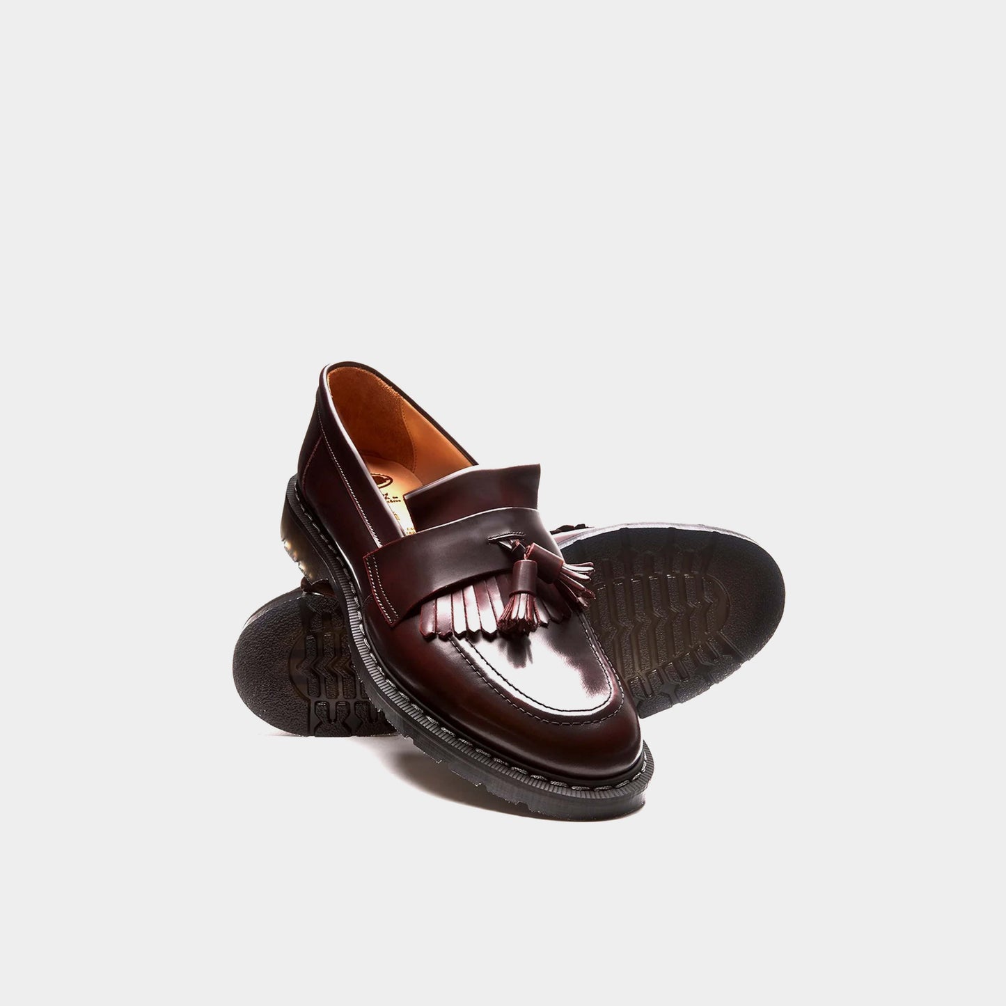 Solovair Burgundy Rub-Off Tassel Loafer in Farbe burgundy