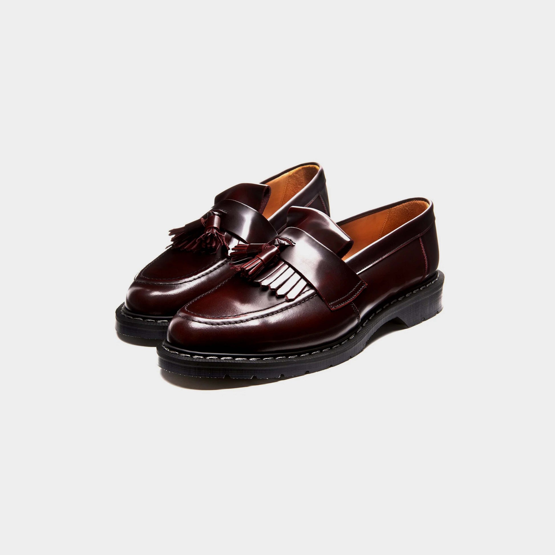 Solovair Burgundy Rub-Off Tassel Loafer in Farbe burgundy