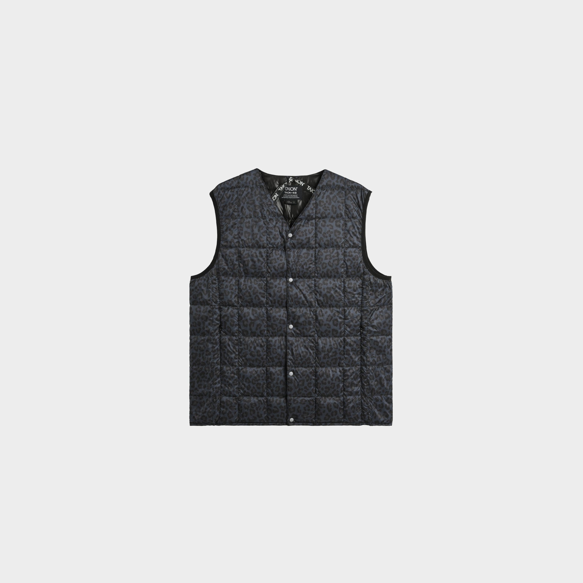 TAION V-Neck Button Down Vest in Farbe black_leopard
